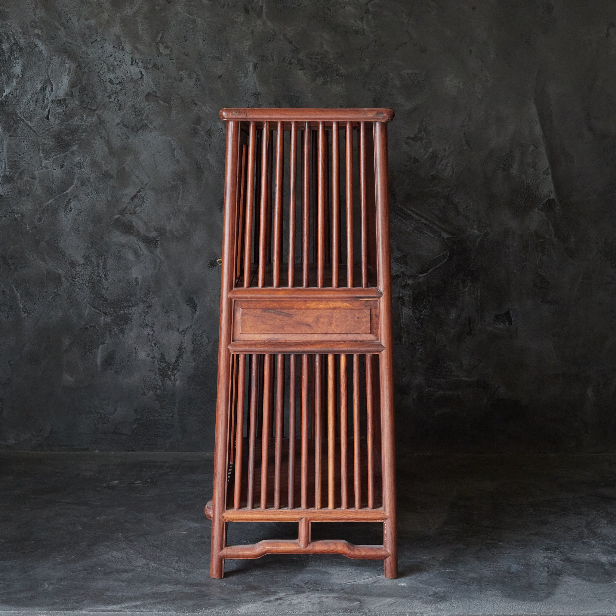 ESTANTE PARA TÉ DE MADERA DE KARAKI, Dinastía Qing(1616–1911 d. C.)