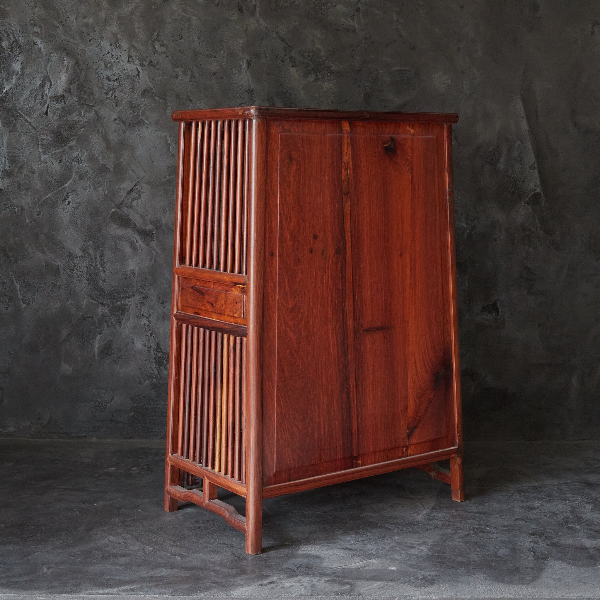 ESTANTE PARA TÉ DE MADERA DE KARAKI, Dinastía Qing(1616–1911 d. C.)