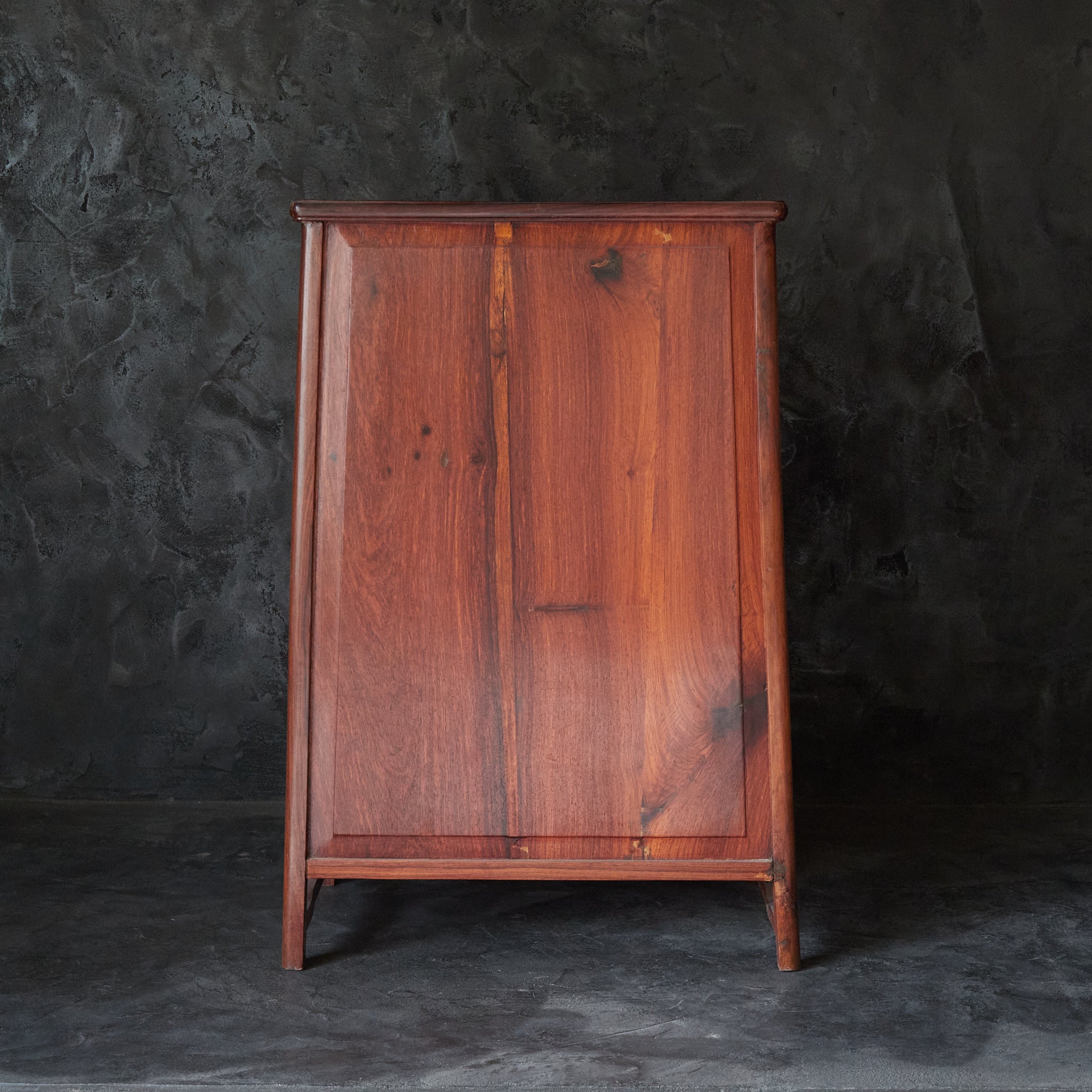 ESTANTE PARA TÉ DE MADERA DE KARAKI, Dinastía Qing(1616–1911 d. C.)