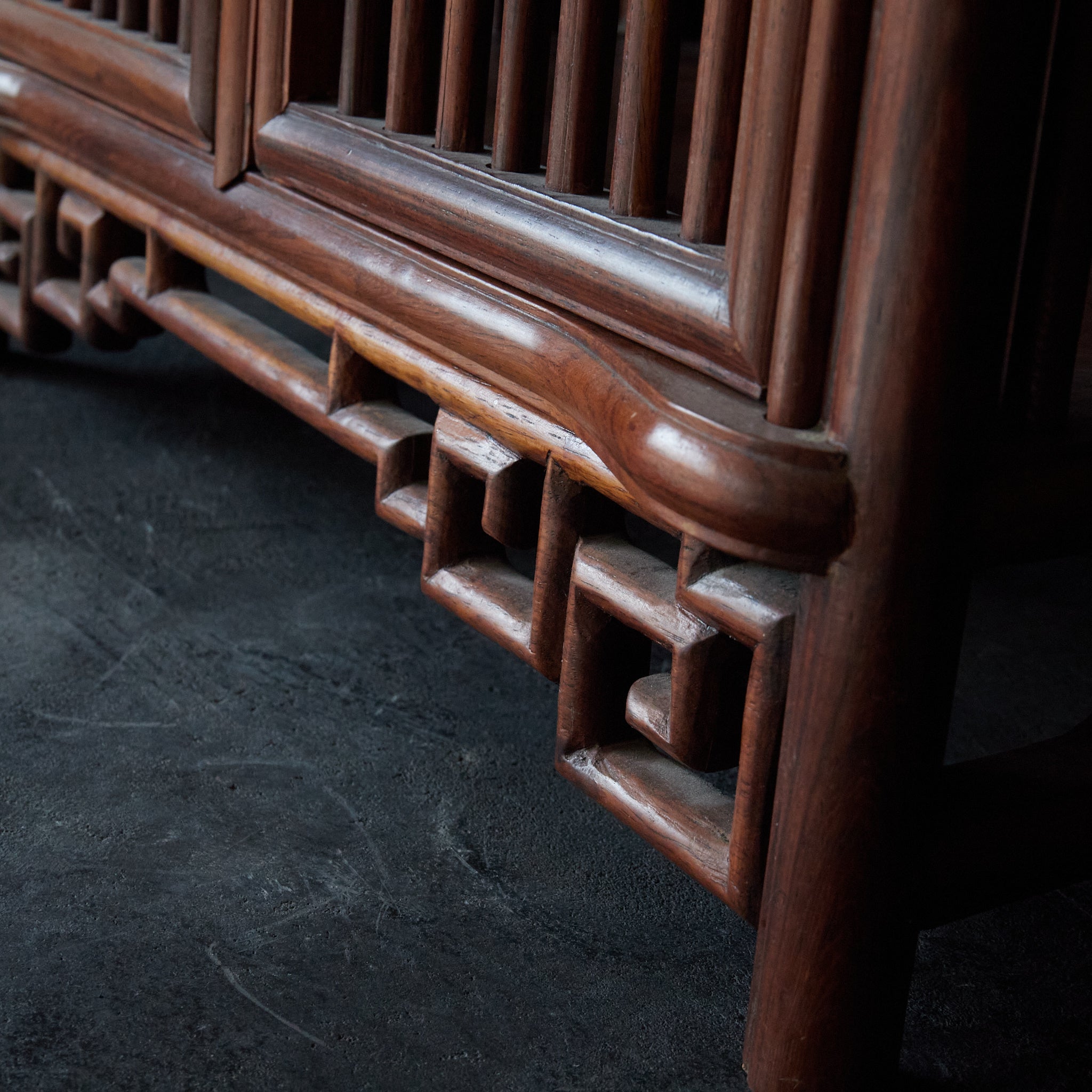 ESTANTE PARA TÉ DE MADERA DE KARAKI, Dinastía Qing(1616–1911 d. C.)