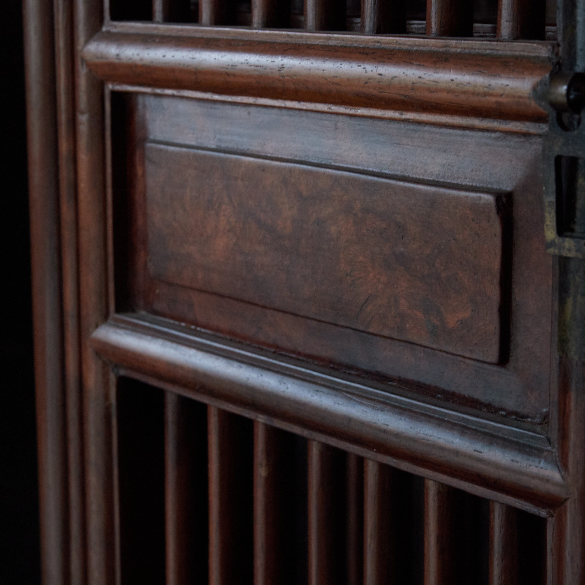 ESTANTE PARA TÉ DE MADERA DE KARAKI, Dinastía Qing(1616–1911 d. C.)