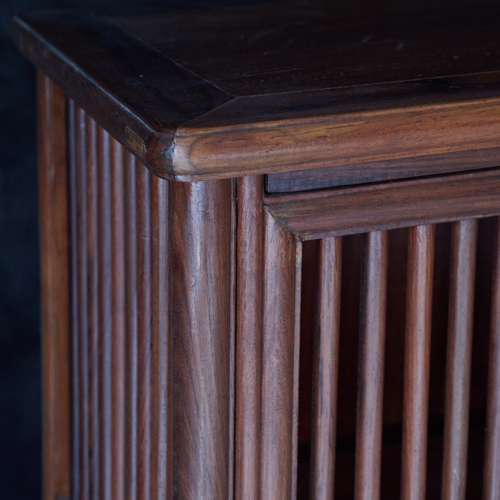 ESTANTE PARA TÉ DE MADERA DE KARAKI, Dinastía Qing(1616–1911 d. C.)