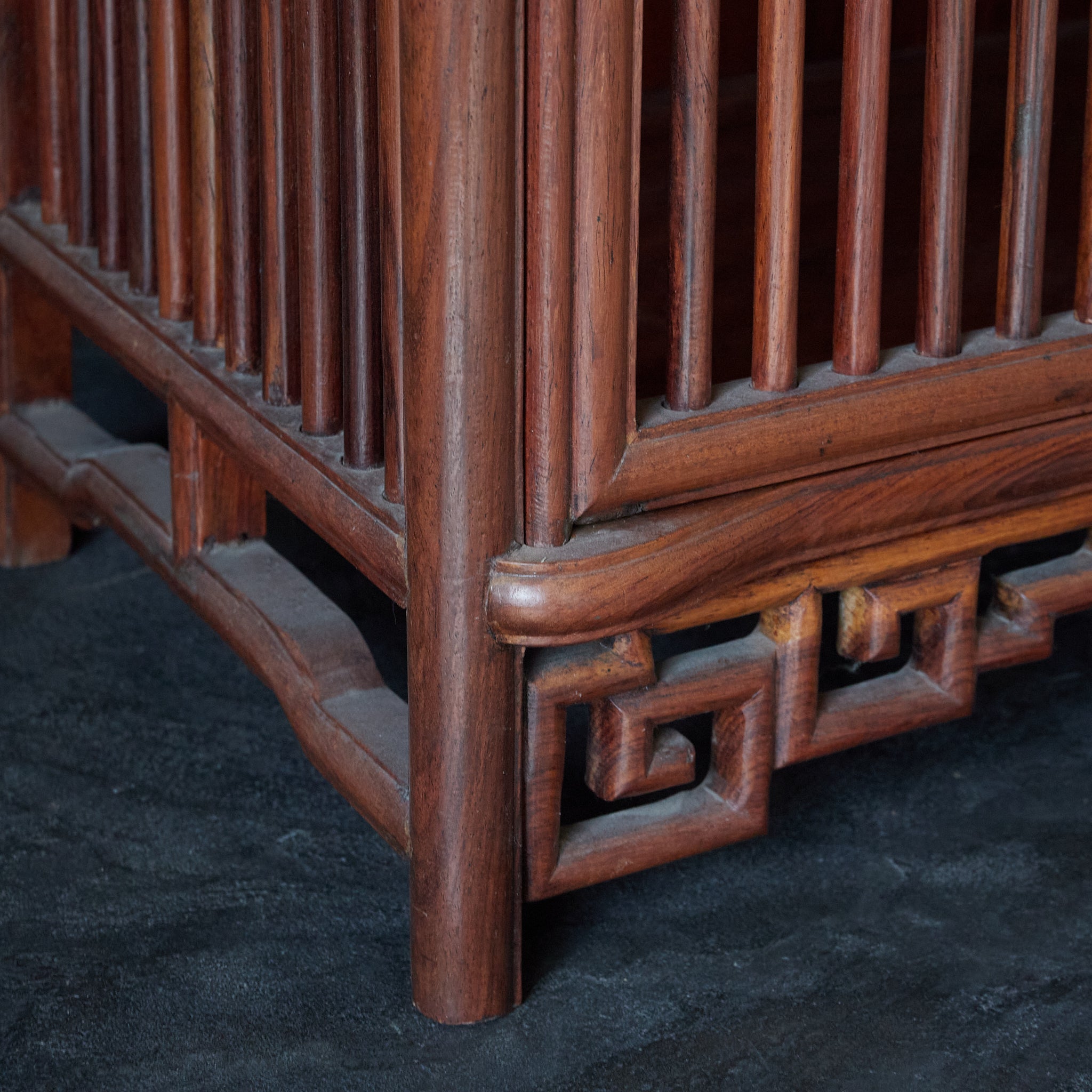 ESTANTE PARA TÉ DE MADERA DE KARAKI, Dinastía Qing(1616–1911 d. C.)