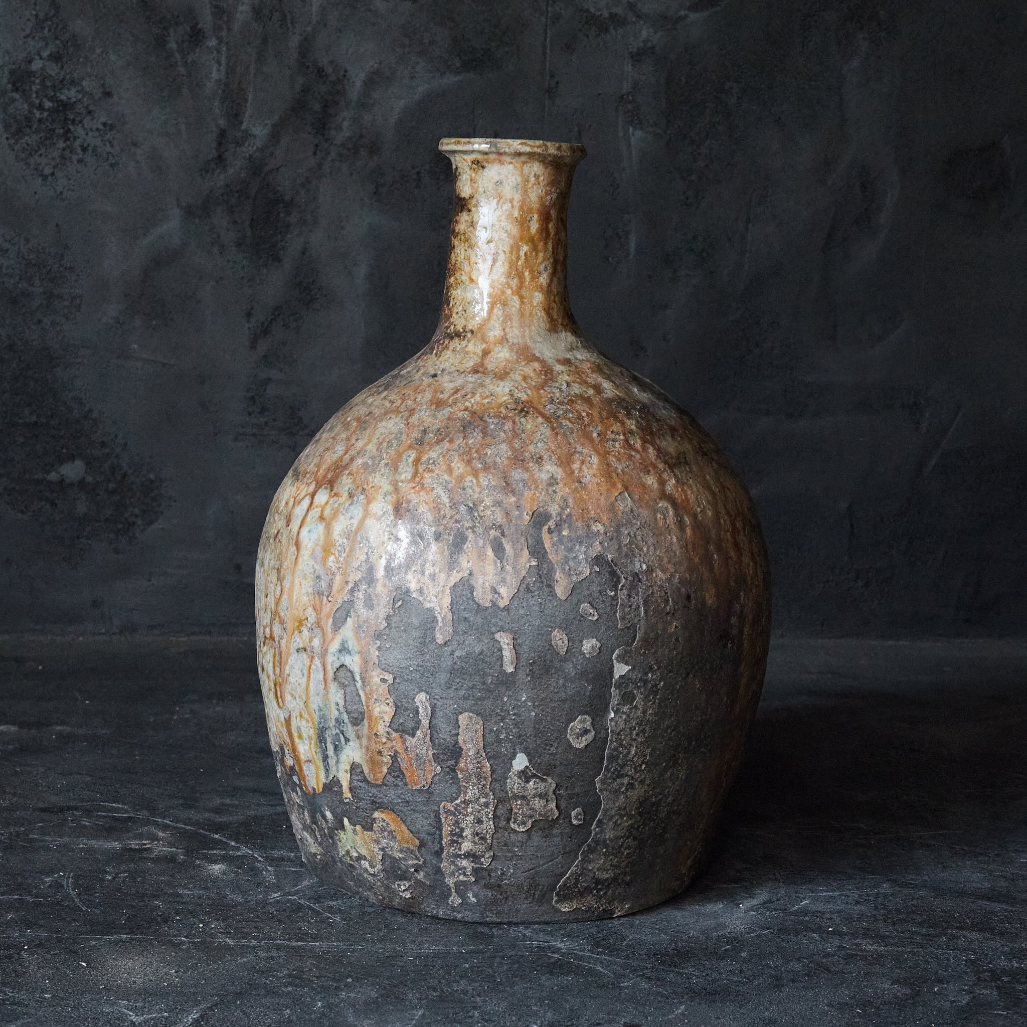 FRASCO DE SAKE CON FORMA DE BARCO, Ko-Tokoname, Período Edo(1603–1867 d. C.)