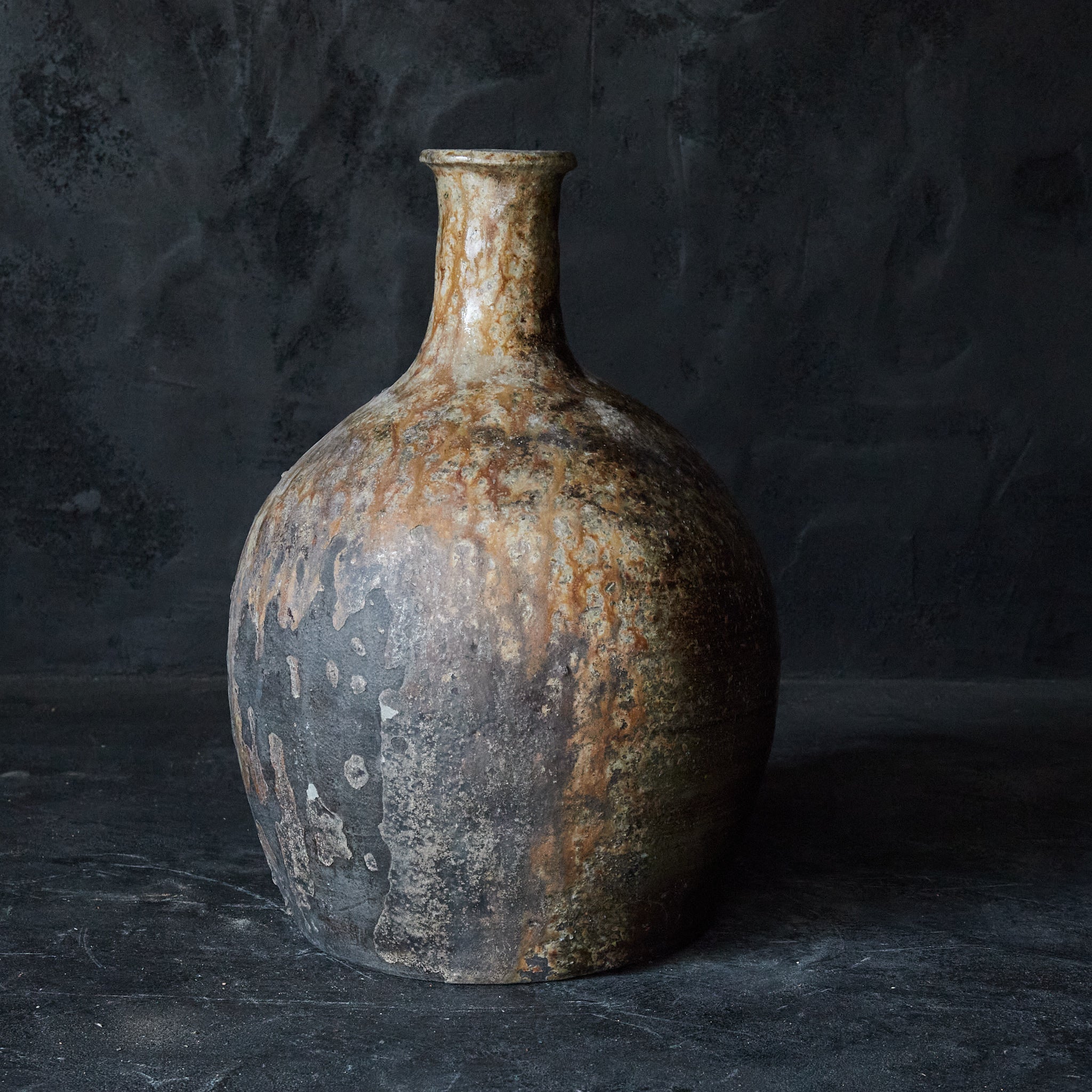 FRASCO DE SAKE CON FORMA DE BARCO, Ko-Tokoname, Período Edo(1603–1867 d. C.)