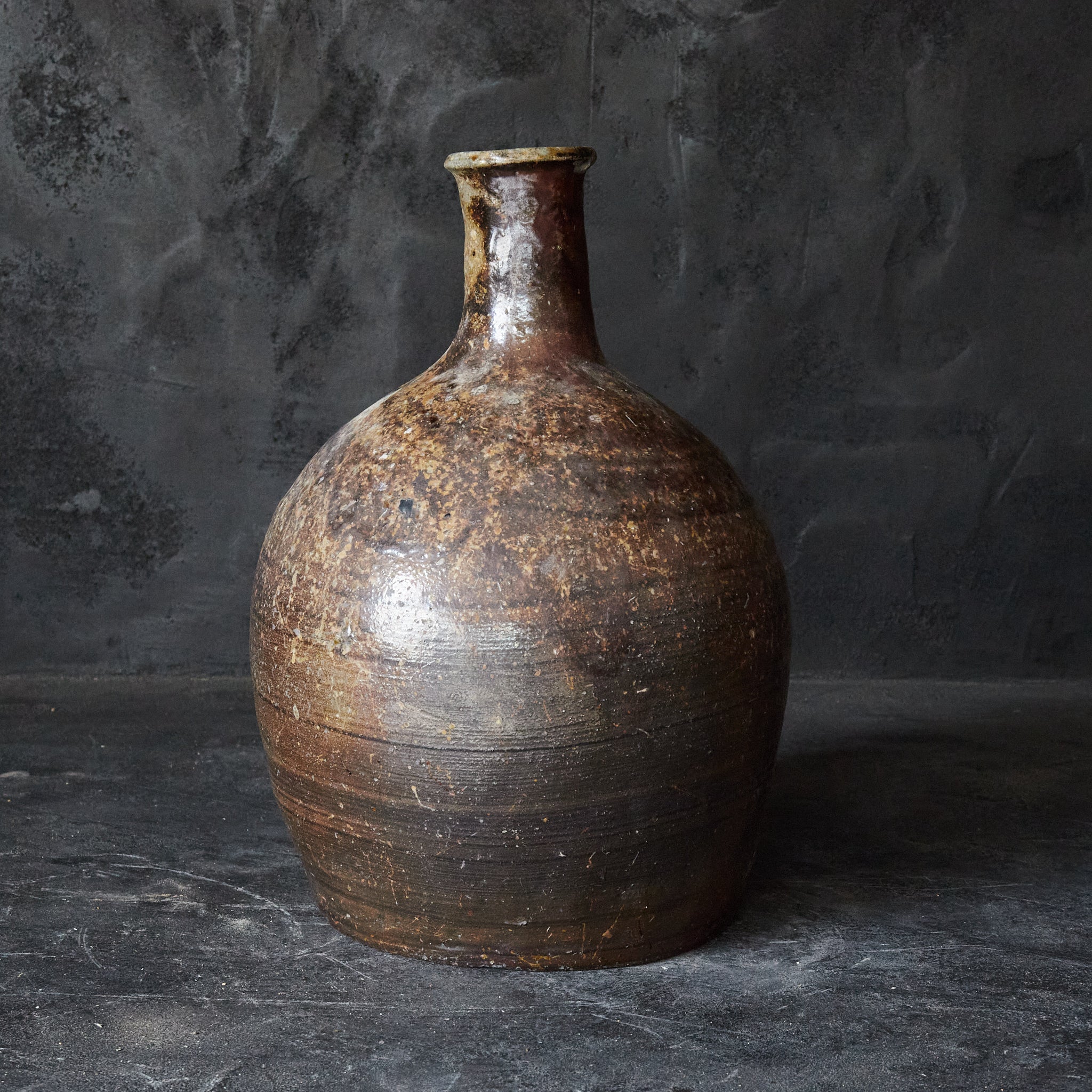 FRASCO DE SAKE CON FORMA DE BARCO, Ko-Tokoname, Período Edo(1603–1867 d. C.)
