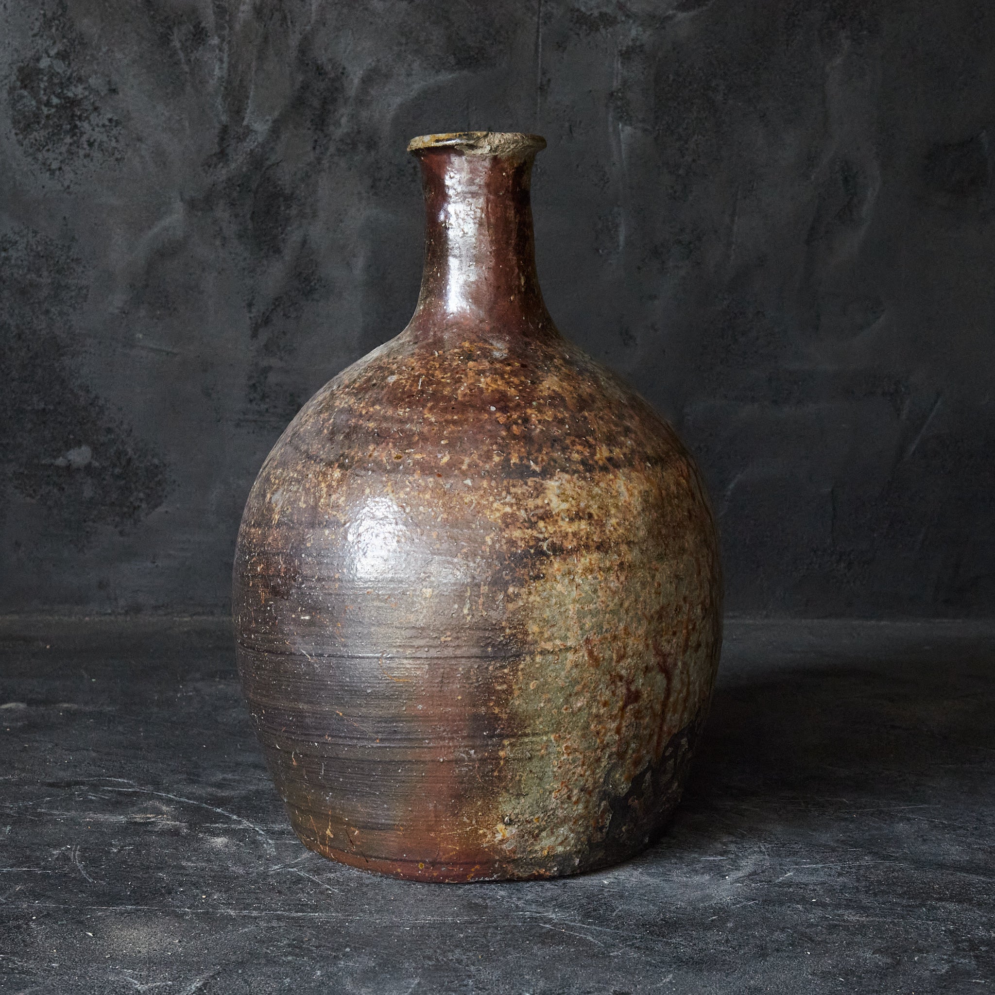 FRASCO DE SAKE CON FORMA DE BARCO, Ko-Tokoname, Período Edo(1603–1867 d. C.)