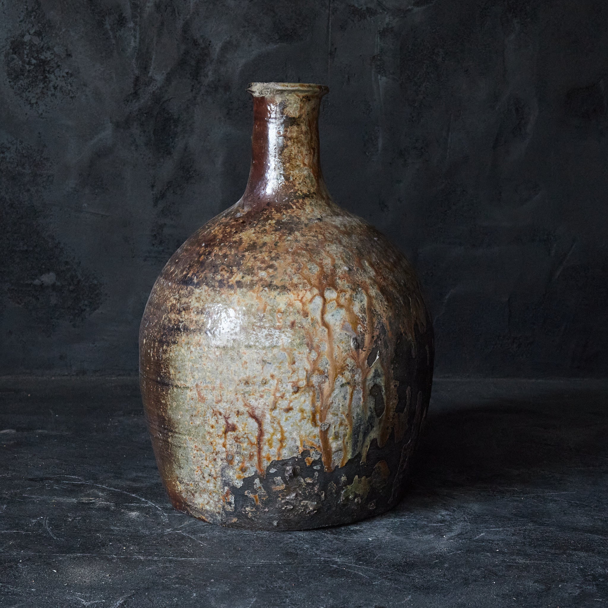 FRASCO DE SAKE CON FORMA DE BARCO, Ko-Tokoname, Período Edo(1603–1867 d. C.)