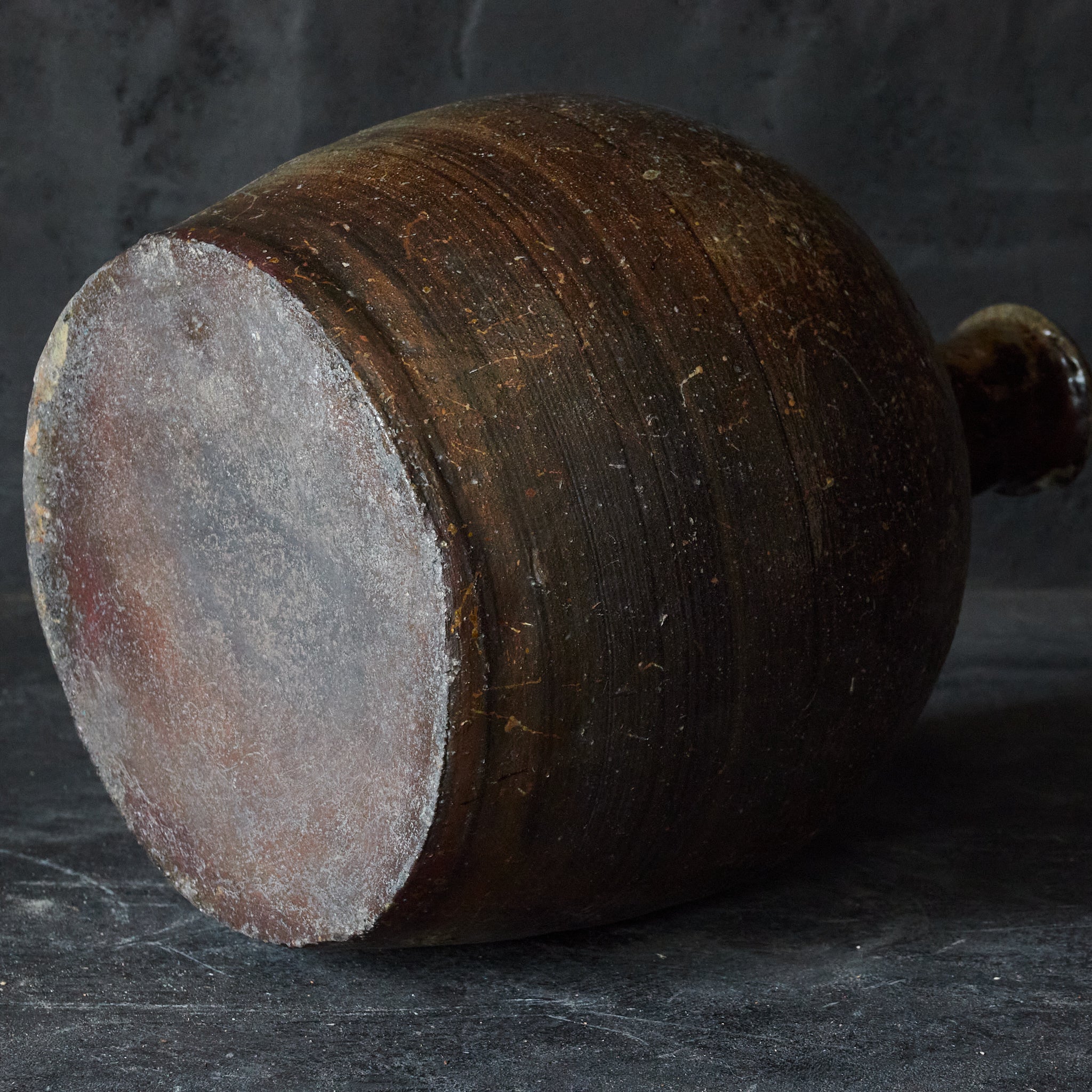 FRASCO DE SAKE CON FORMA DE BARCO, Ko-Tokoname, Período Edo(1603–1867 d. C.)