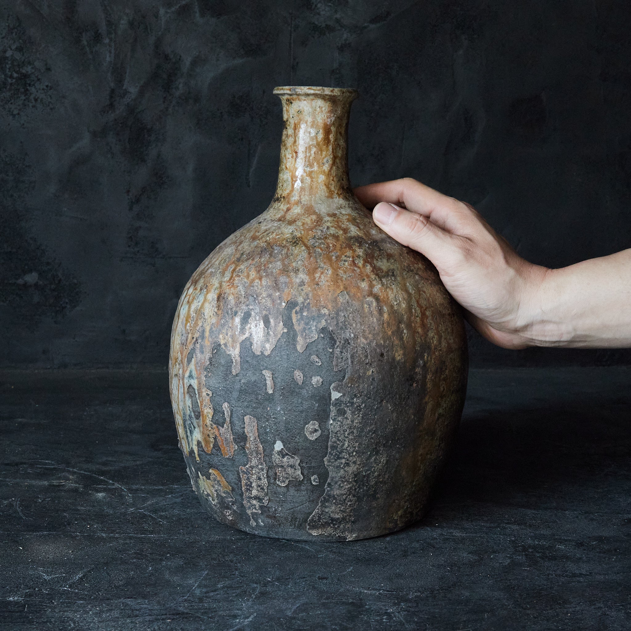 FRASCO DE SAKE CON FORMA DE BARCO, Ko-Tokoname, Período Edo(1603–1867 d. C.)