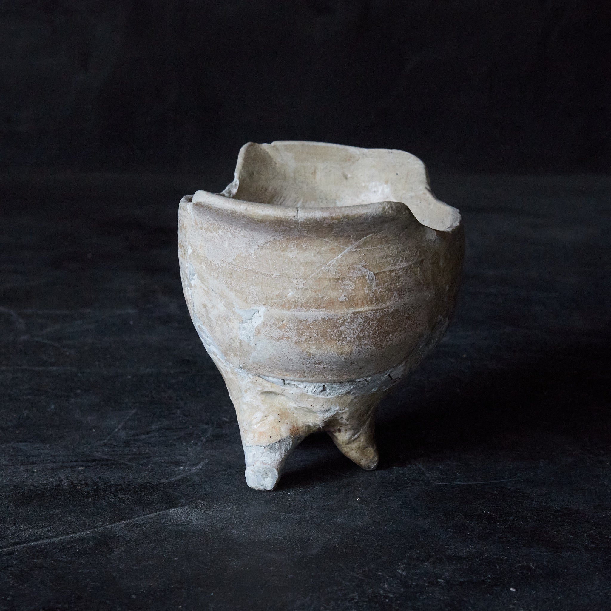 JUE-SHAPED RITUAL VESSEL, Katade, with three legs, Joseon Dynasty(1392–1897CE)