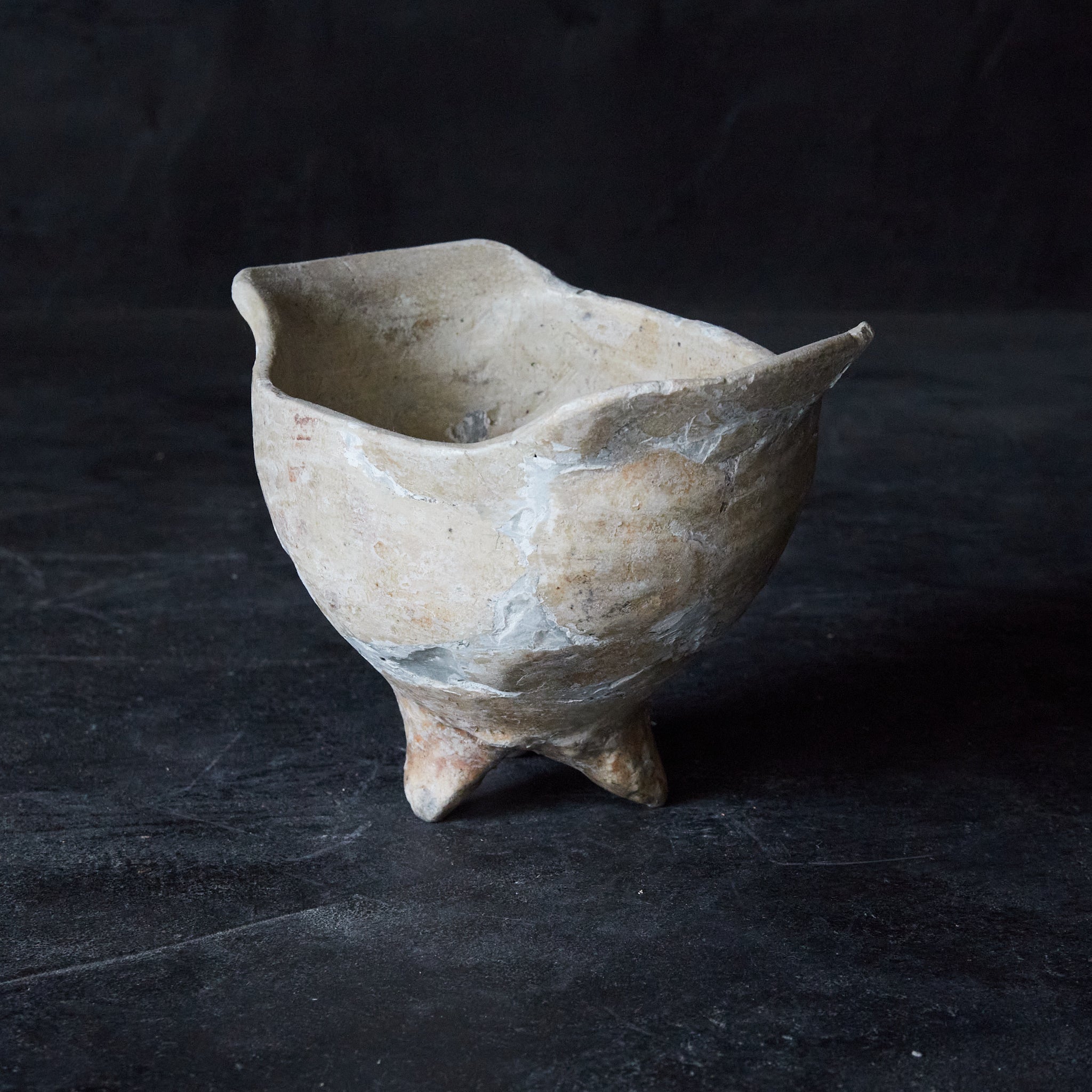 JUE-SHAPED RITUAL VESSEL, Katade, with three legs, Joseon Dynasty(1392–1897CE)