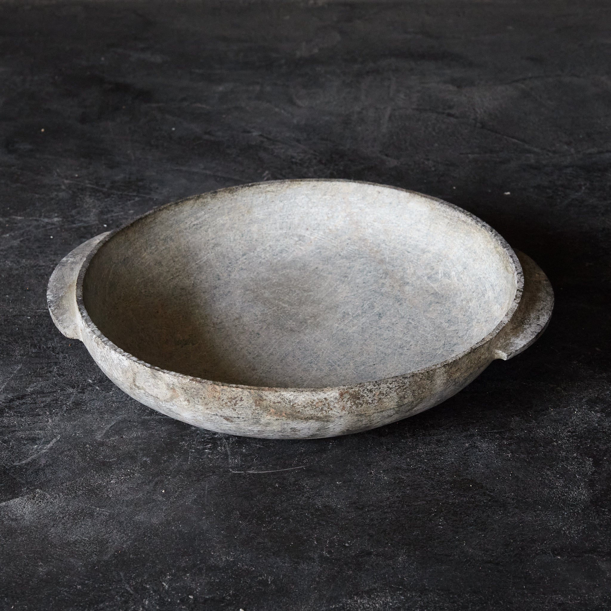 李朝 石皿(1392–1897 CE)
