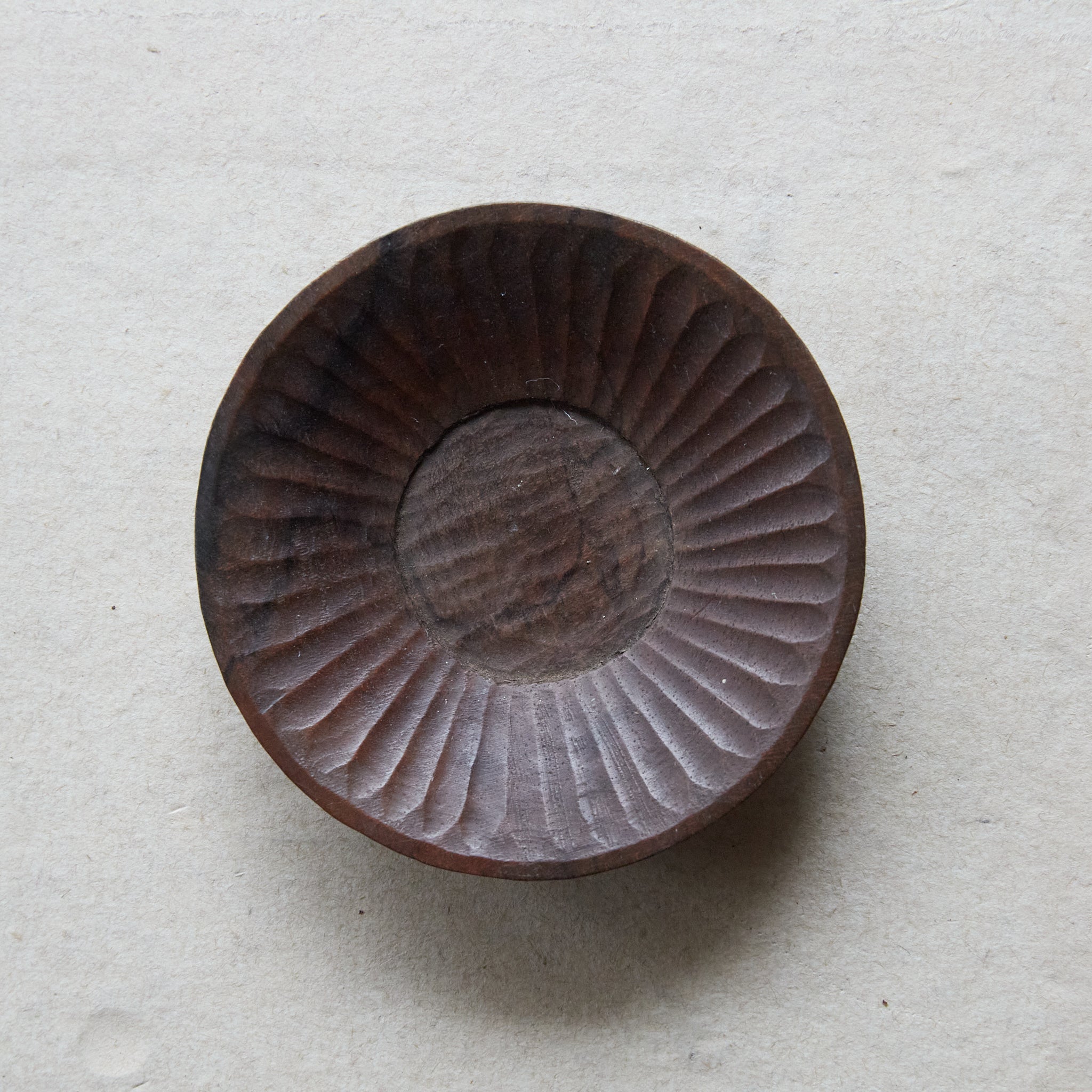 PLATILLO DE MADERA DE CAQUI NEGRO PEQUEÑO, Juego de 5, Período Taisho(1912–1926 d. C.)