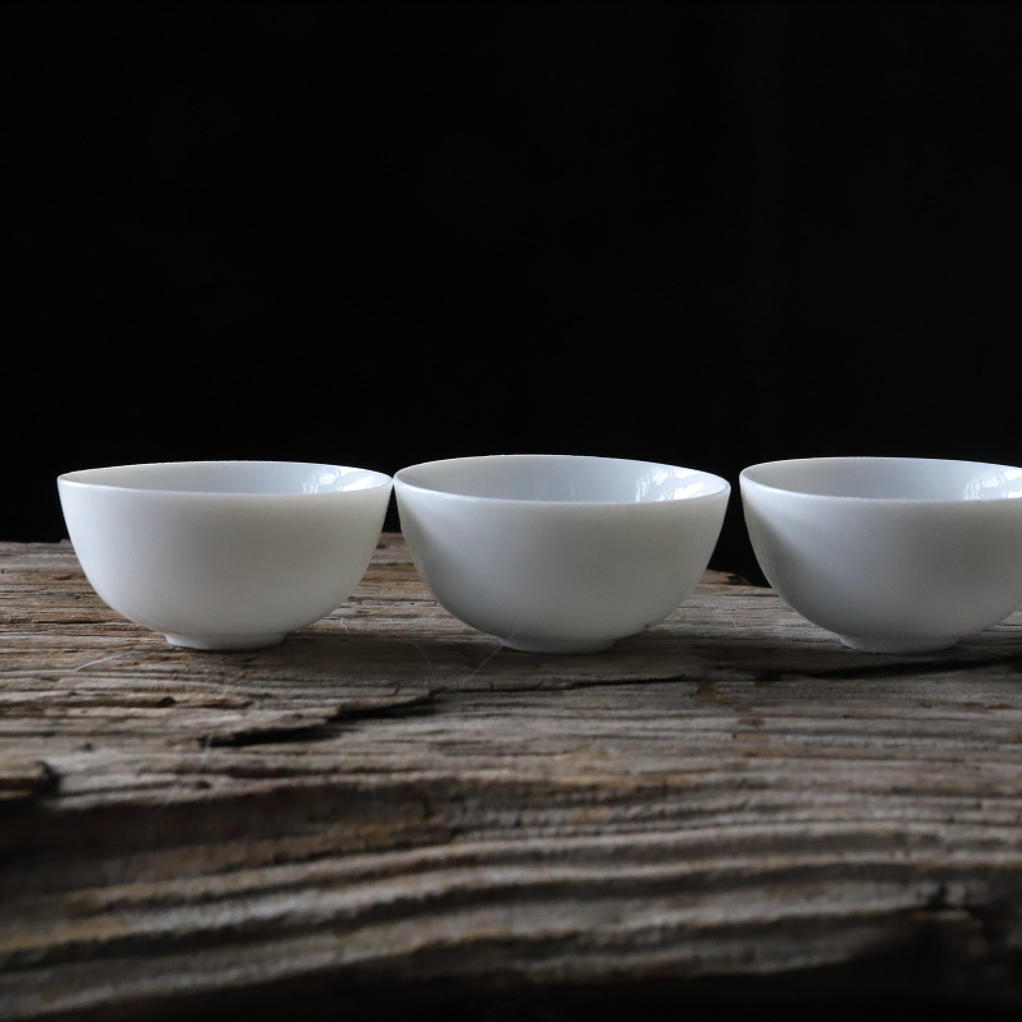 DÜNNE HALBMONDFÖRMIGE TEETASSE, Weißporzellan, 5er-set, 1960er–1980er, Gegenwart(ab dem 20. Jahrhundert)