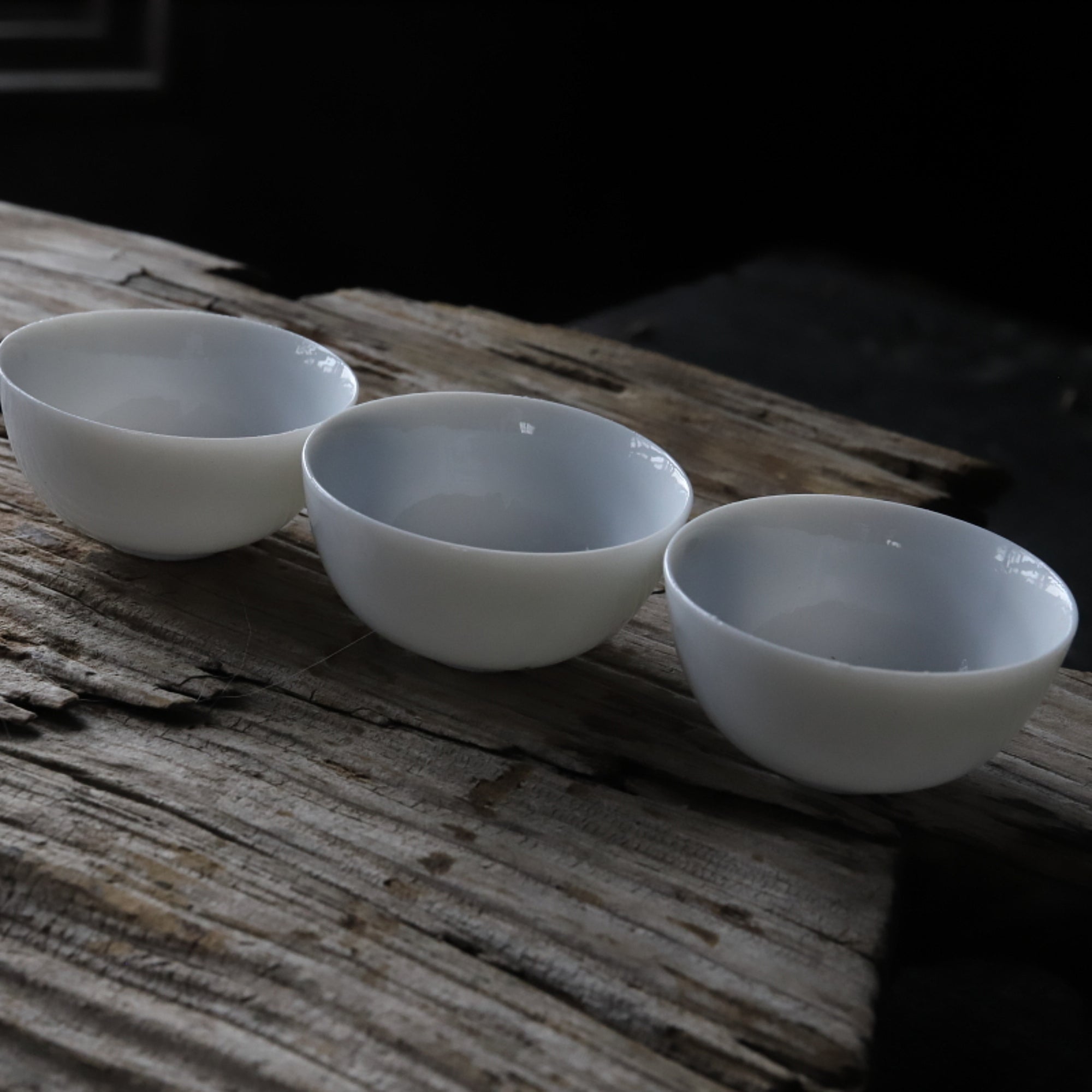 DÜNNE HALBMONDFÖRMIGE TEETASSE, Weißporzellan, 5er-set, 1960er–1980er, Gegenwart(ab dem 20. Jahrhundert)
