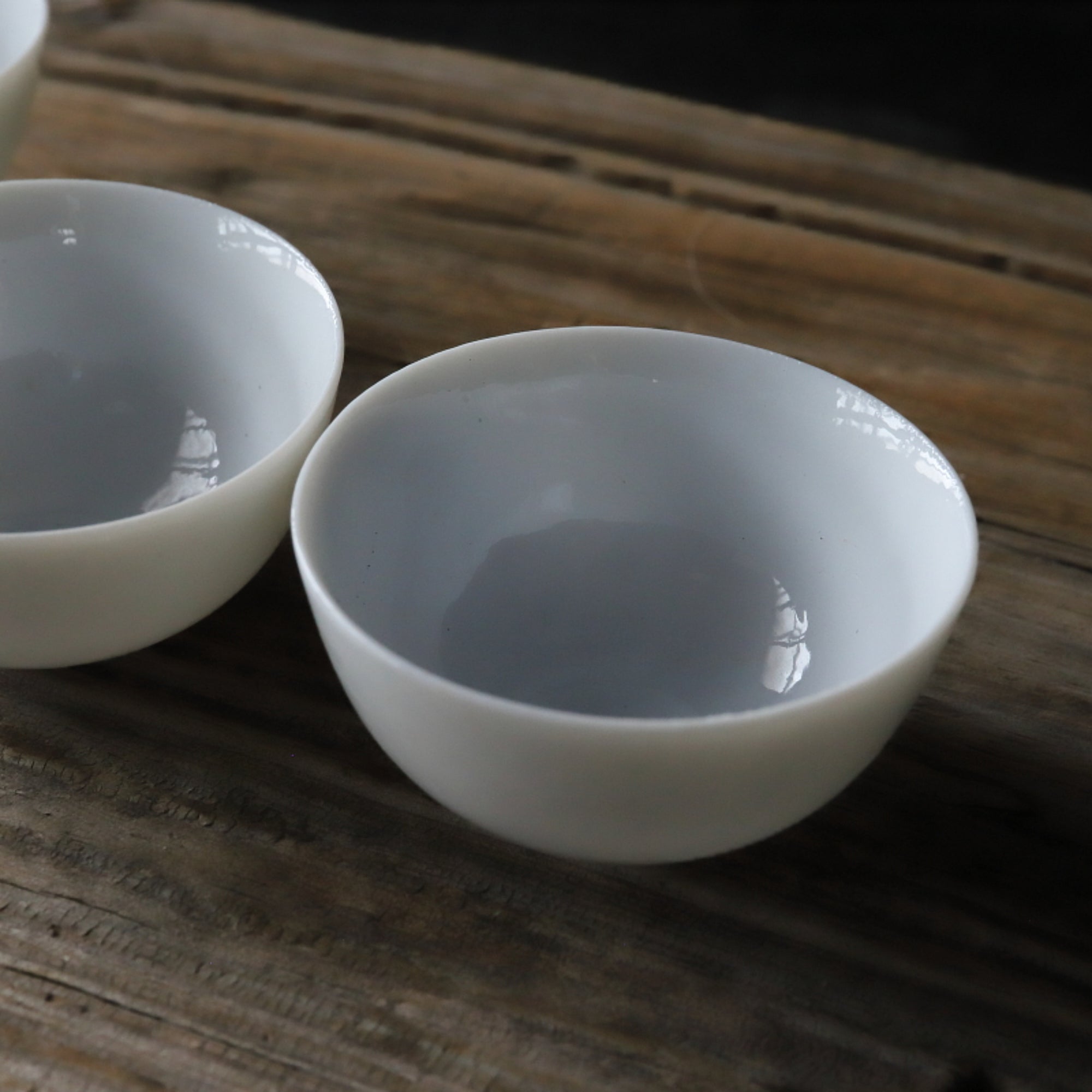 DÜNNE HALBMONDFÖRMIGE TEETASSE, Weißporzellan, 5er-set, 1960er–1980er, Gegenwart(ab dem 20. Jahrhundert)