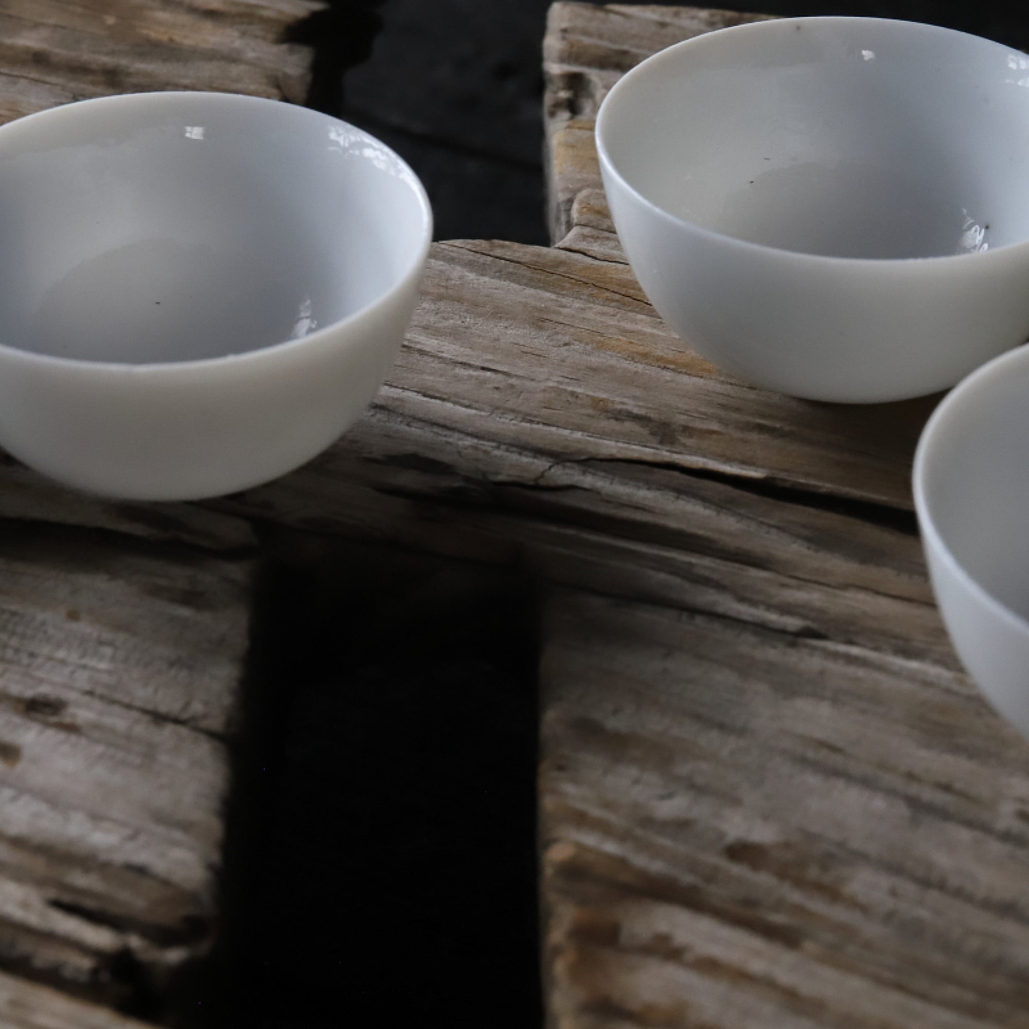 DÜNNE HALBMONDFÖRMIGE TEETASSE, Weißporzellan, 5er-set, 1960er–1980er, Gegenwart(ab dem 20. Jahrhundert)