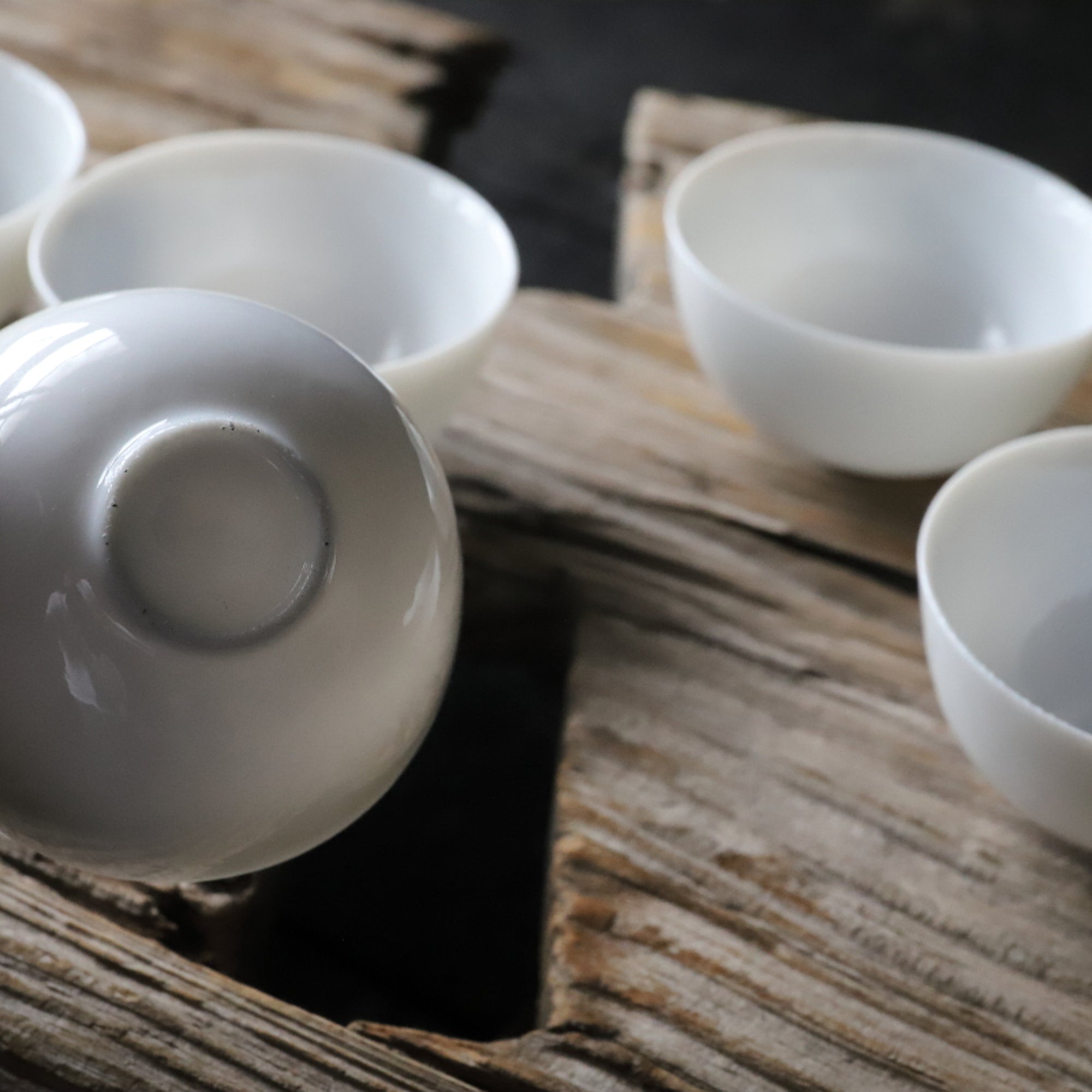 DÜNNE HALBMONDFÖRMIGE TEETASSE, Weißporzellan, 5er-set, 1960er–1980er, Gegenwart(ab dem 20. Jahrhundert)