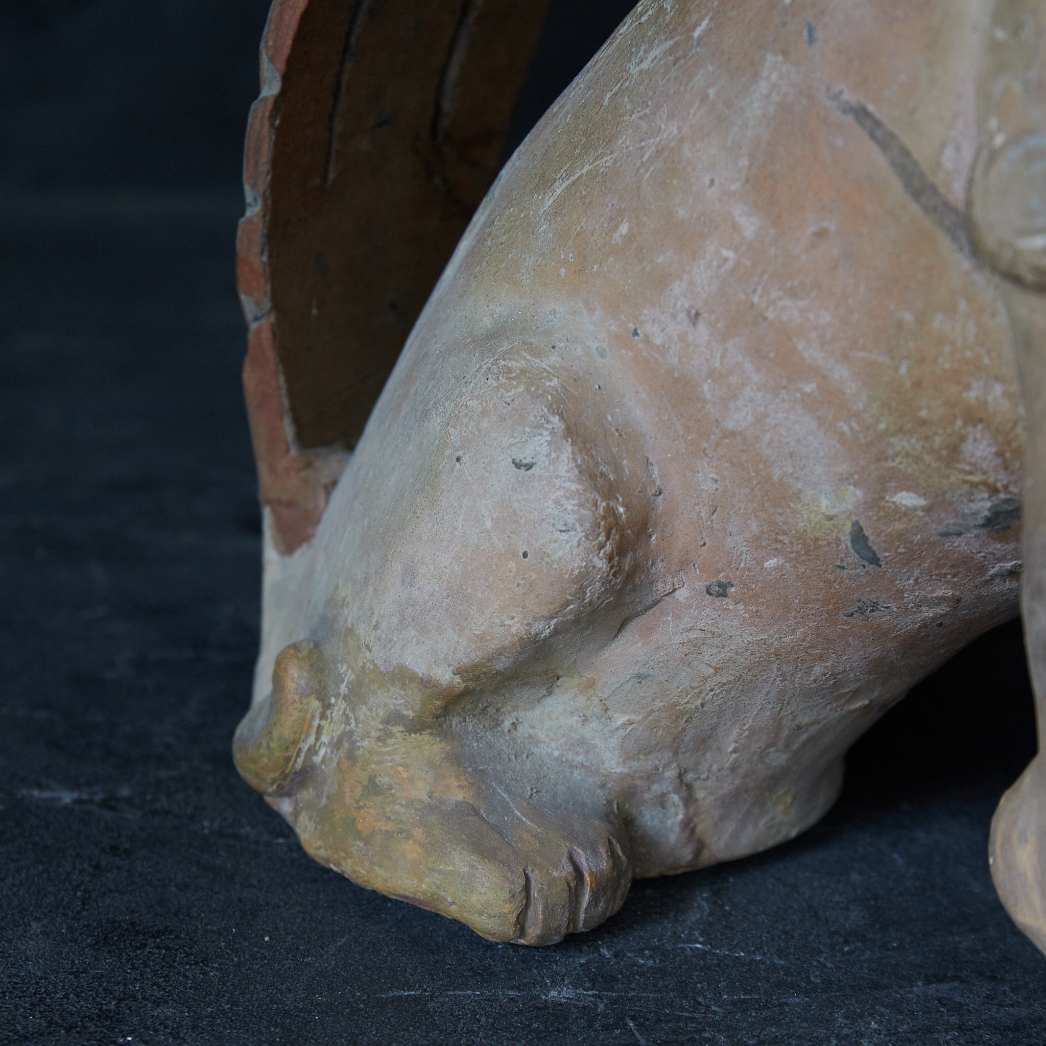 EARTHENWARE / GUARDIAN LION-DOG / ONE-HORNED LION STATUE