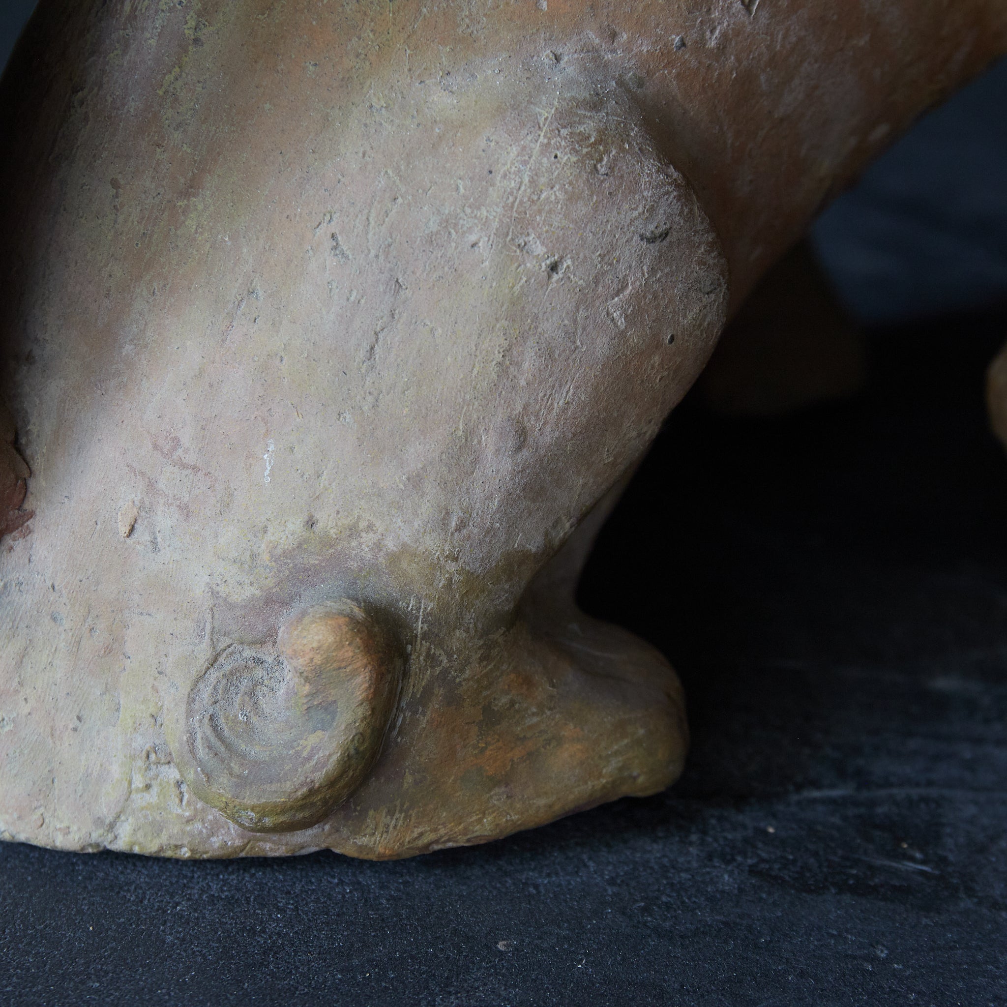 EARTHENWARE / GUARDIAN LION-DOG / ONE-HORNED LION STATUE