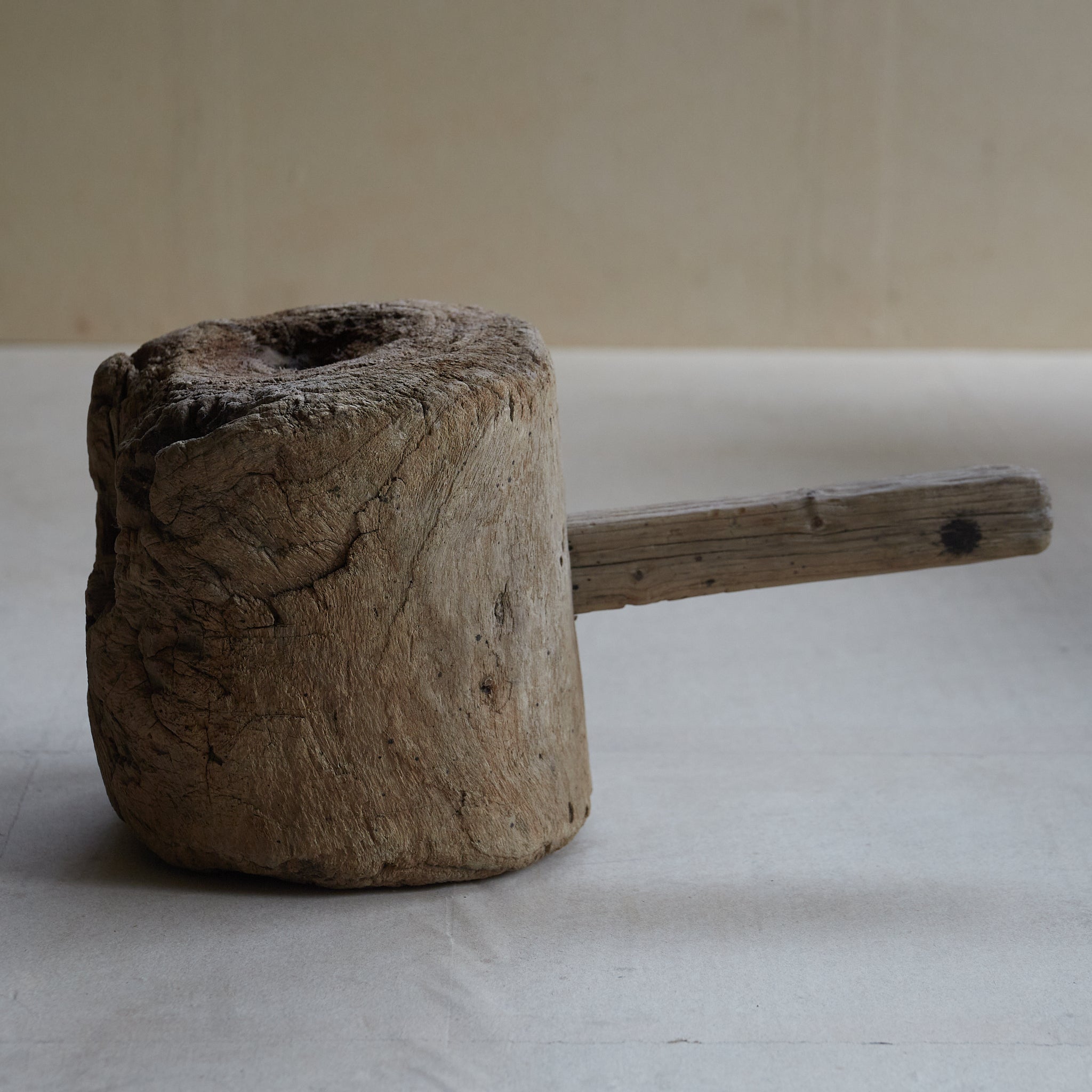 MAZO DE MADERA ENVEJECIDA, Período Edo(1603–1867 d. C.)