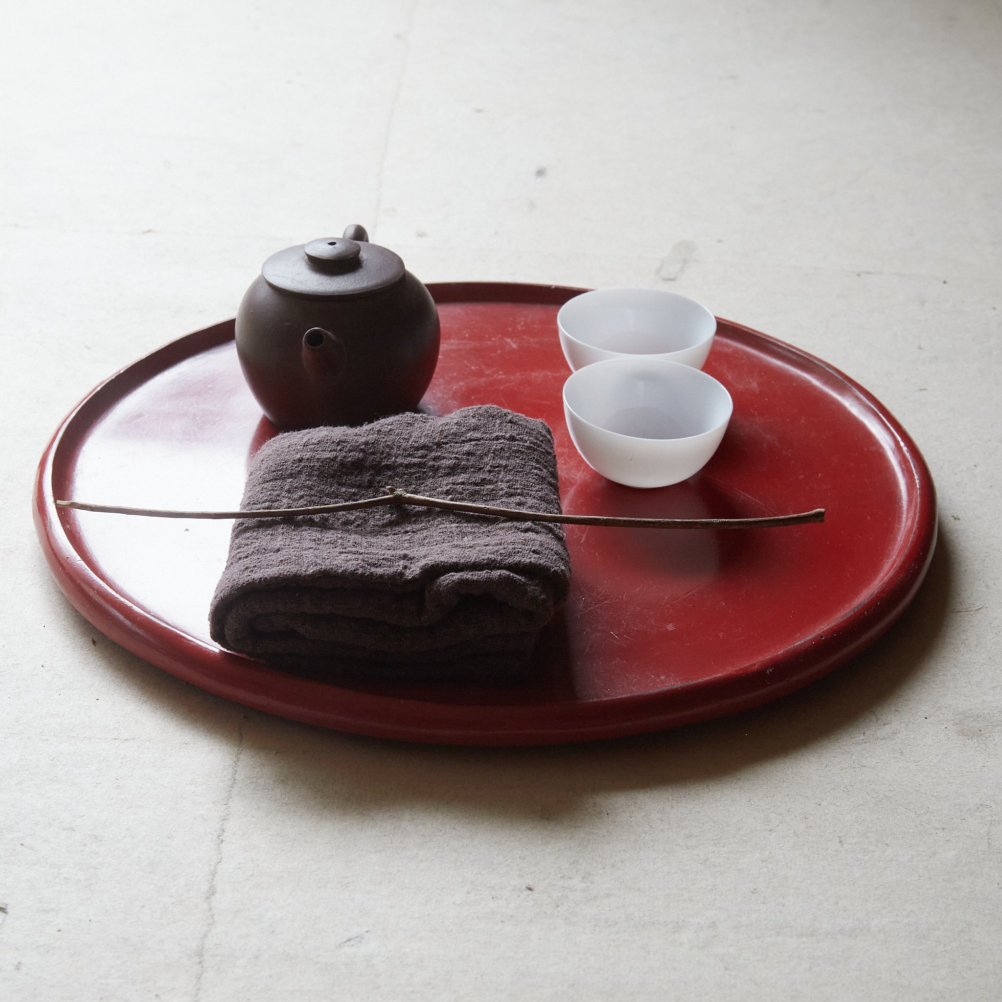 BANDEJA DE TÉ REDONDA, Período Edo(1603–1867 d. C.)