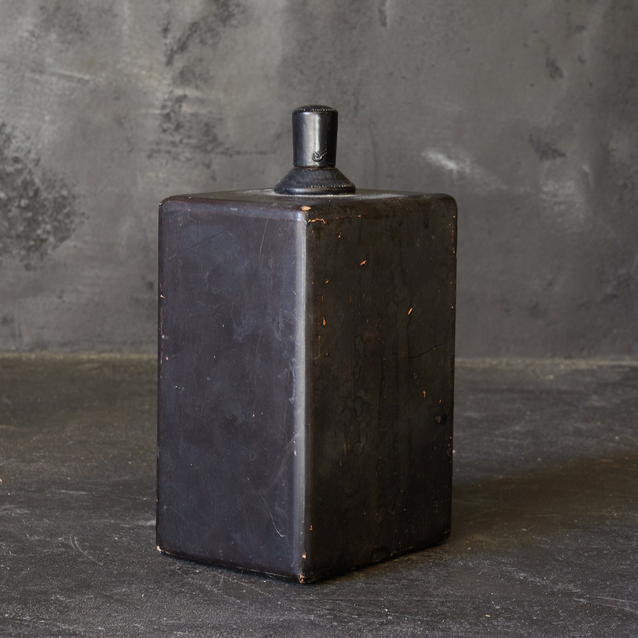 BOTELLA DE AGUA ANGULAR, Período Edo(1603–1867 d. C.)
