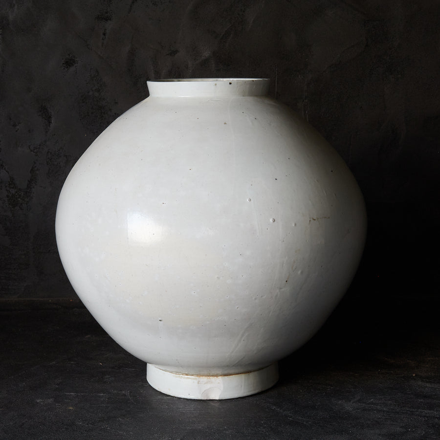 李朝 白磁 満月壺(タルハンアリ)(1392–1897 CE)