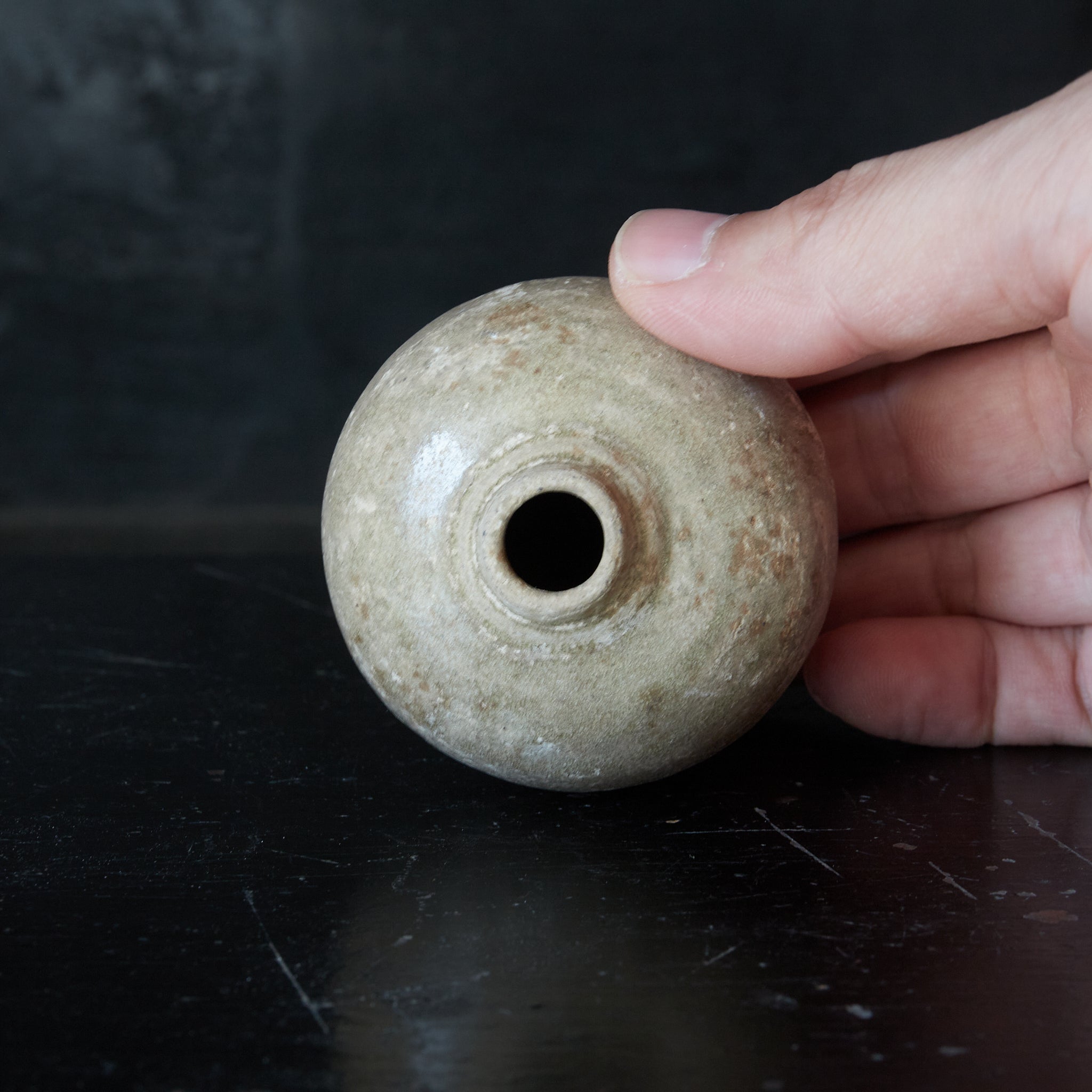 KLEINES GEFÄSS, Sawankhalok-Keramik, Mittelalter(12.–16. Jahrhundert)