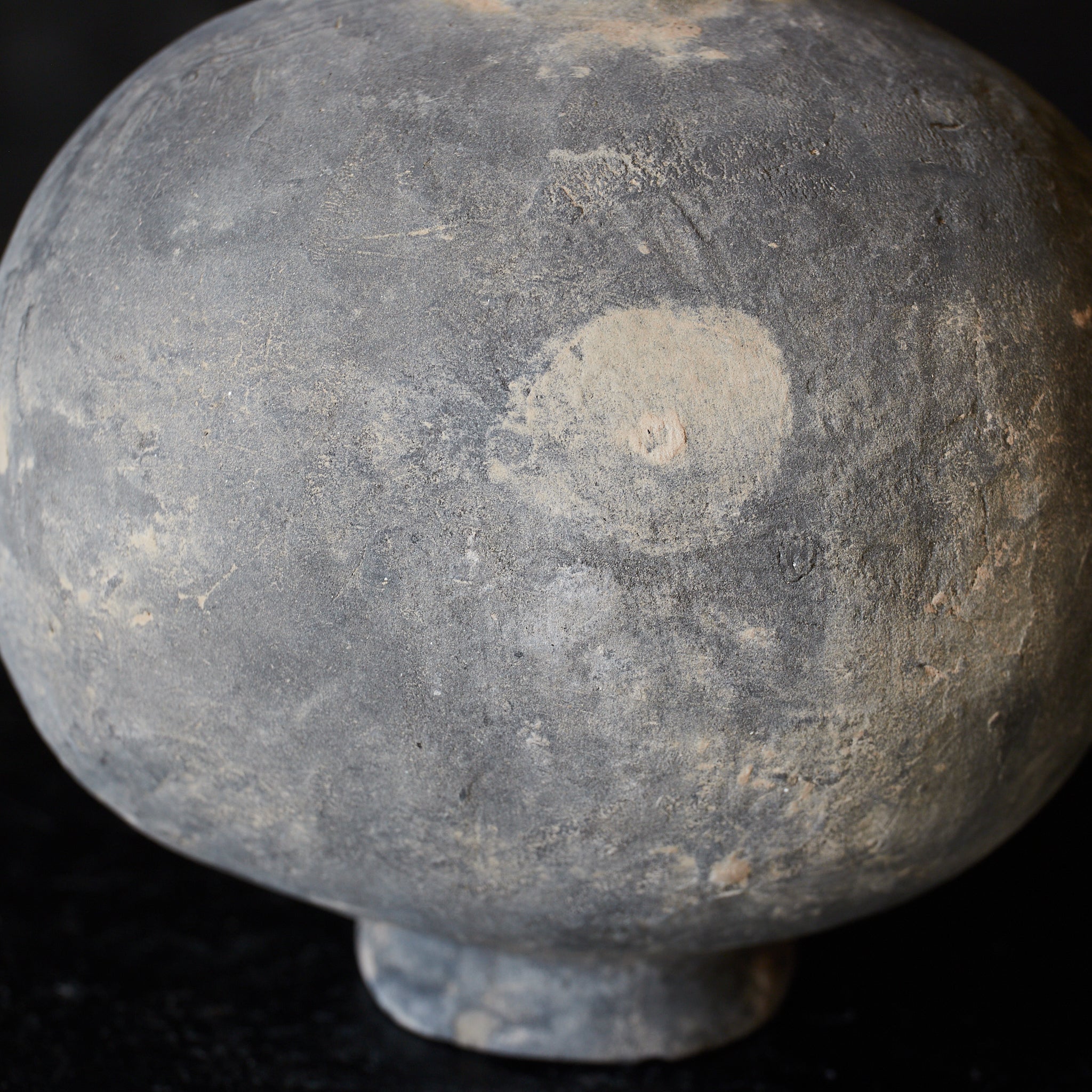 CERÁMICA NEGRA / JARRA APLANADA, Cerámica pintada, Dinastía Han(206 a. C.–220 d. C.)