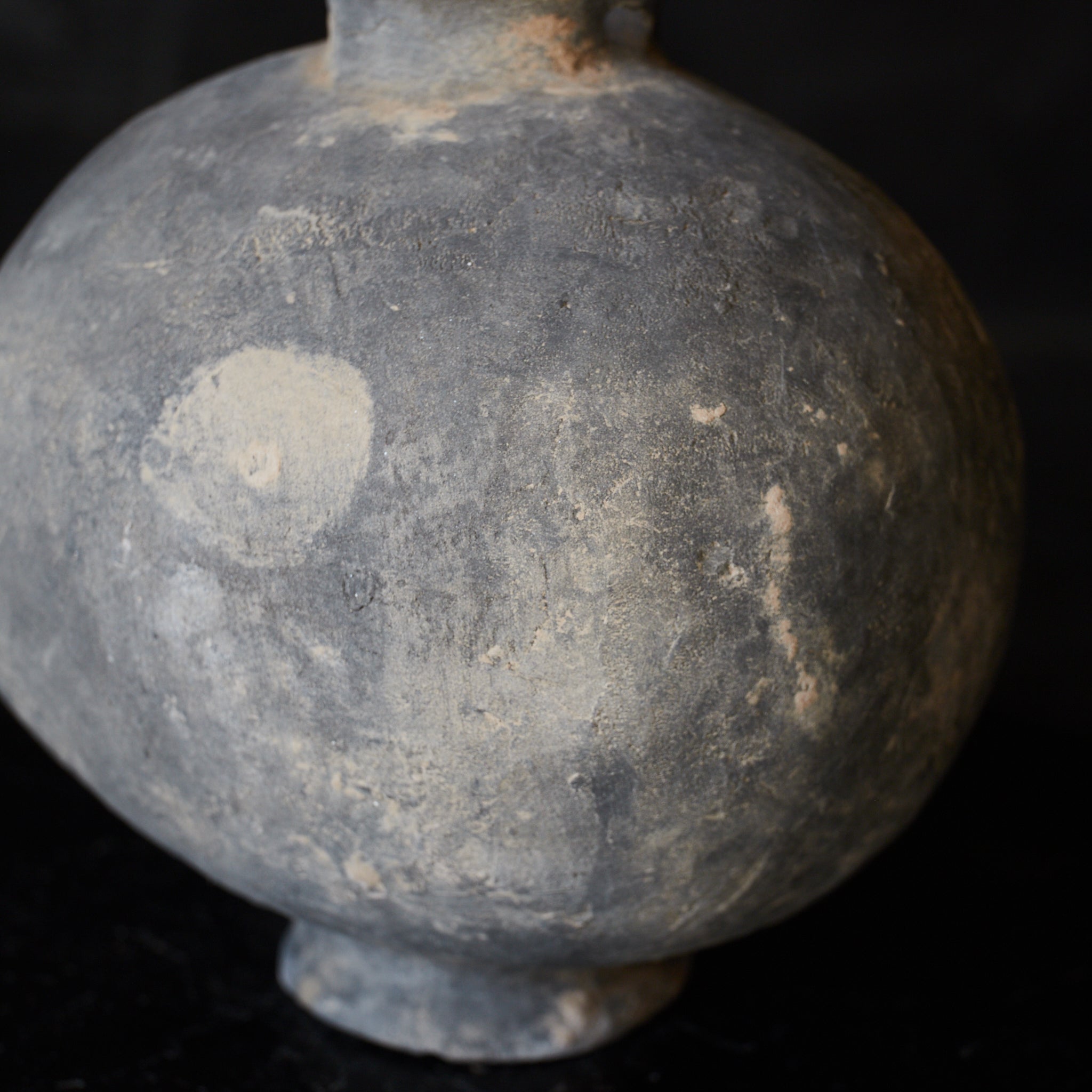 CERÁMICA NEGRA / JARRA APLANADA, Cerámica pintada, Dinastía Han(206 a. C.–220 d. C.)