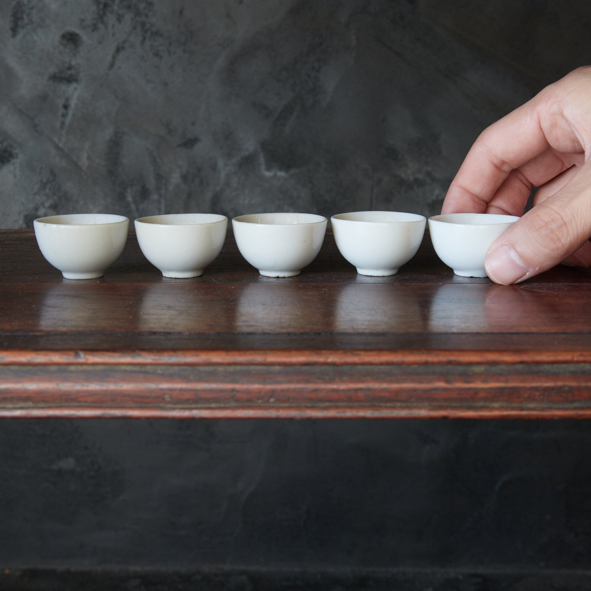 TAZA PARA GYOKURO, Porcelana blanca, juego de 5, Dinastía Qing(1616–1911 d. C.)