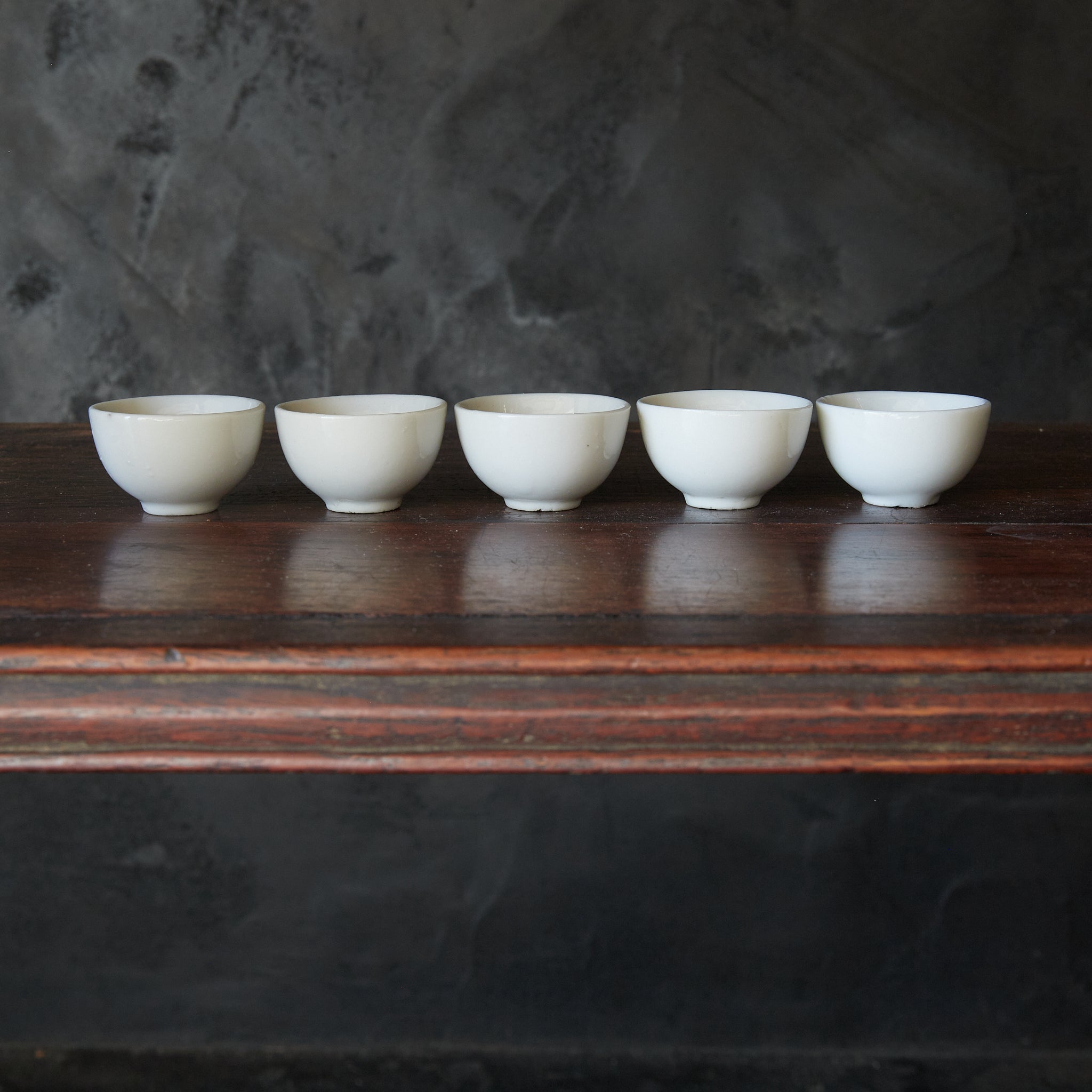 TAZA PARA GYOKURO, Porcelana blanca, juego de 5, Dinastía Qing(1616–1911 d. C.)