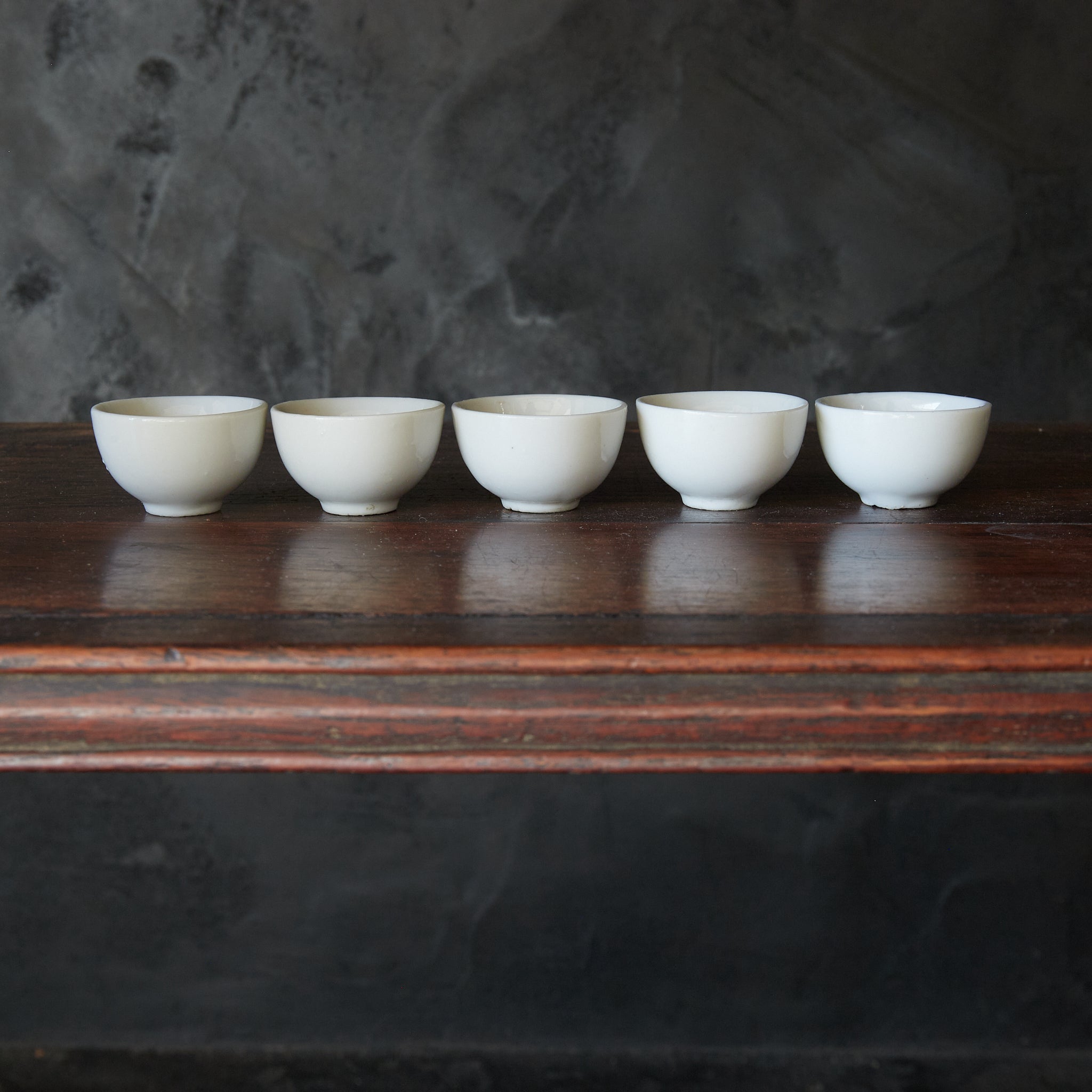 TAZA PARA GYOKURO, Porcelana blanca, juego de 5, Dinastía Qing(1616–1911 d. C.)