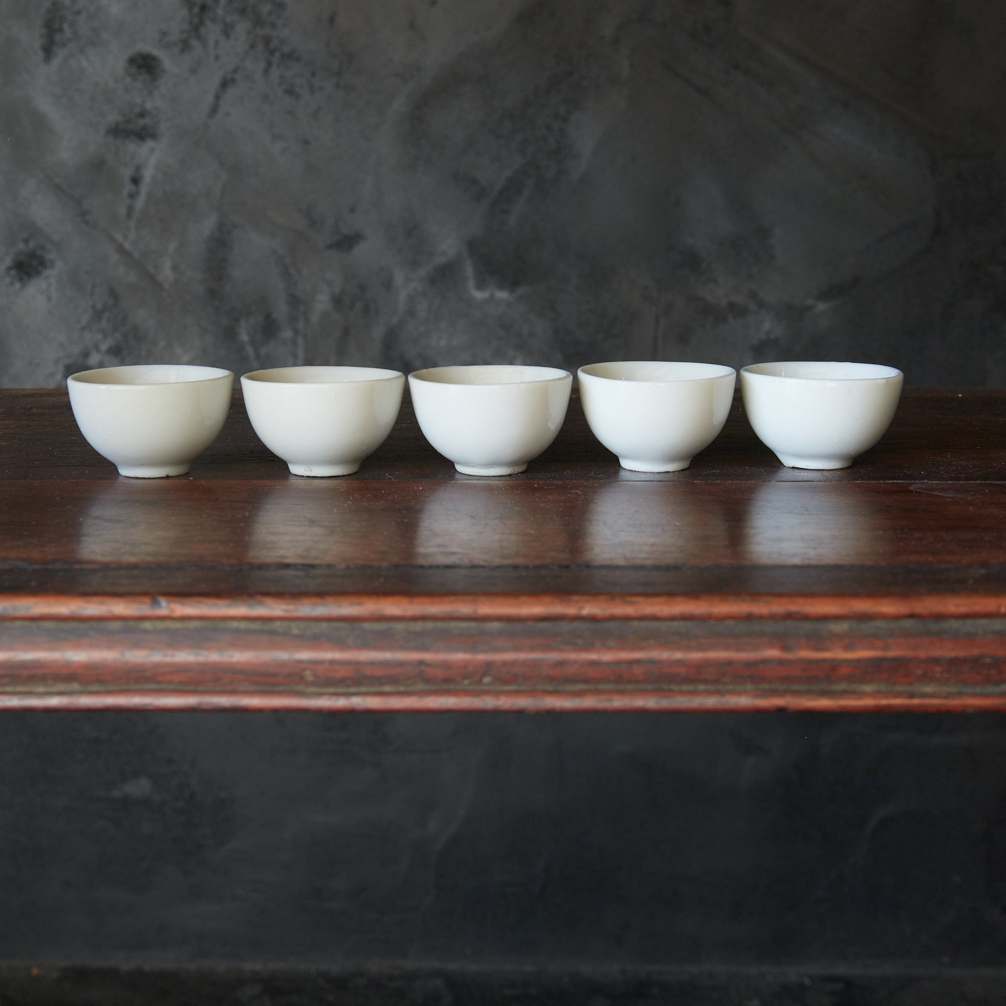 TAZA PARA GYOKURO, Porcelana blanca, juego de 5, Dinastía Qing(1616–1911 d. C.)
