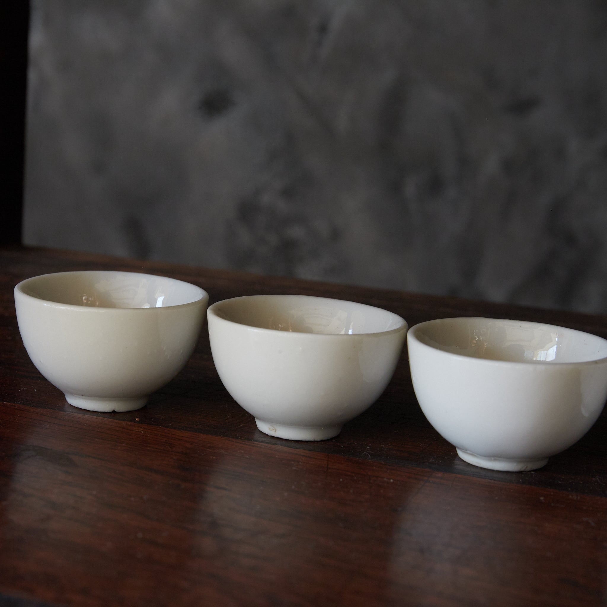 TAZA PARA GYOKURO, Porcelana blanca, juego de 5, Dinastía Qing(1616–1911 d. C.)