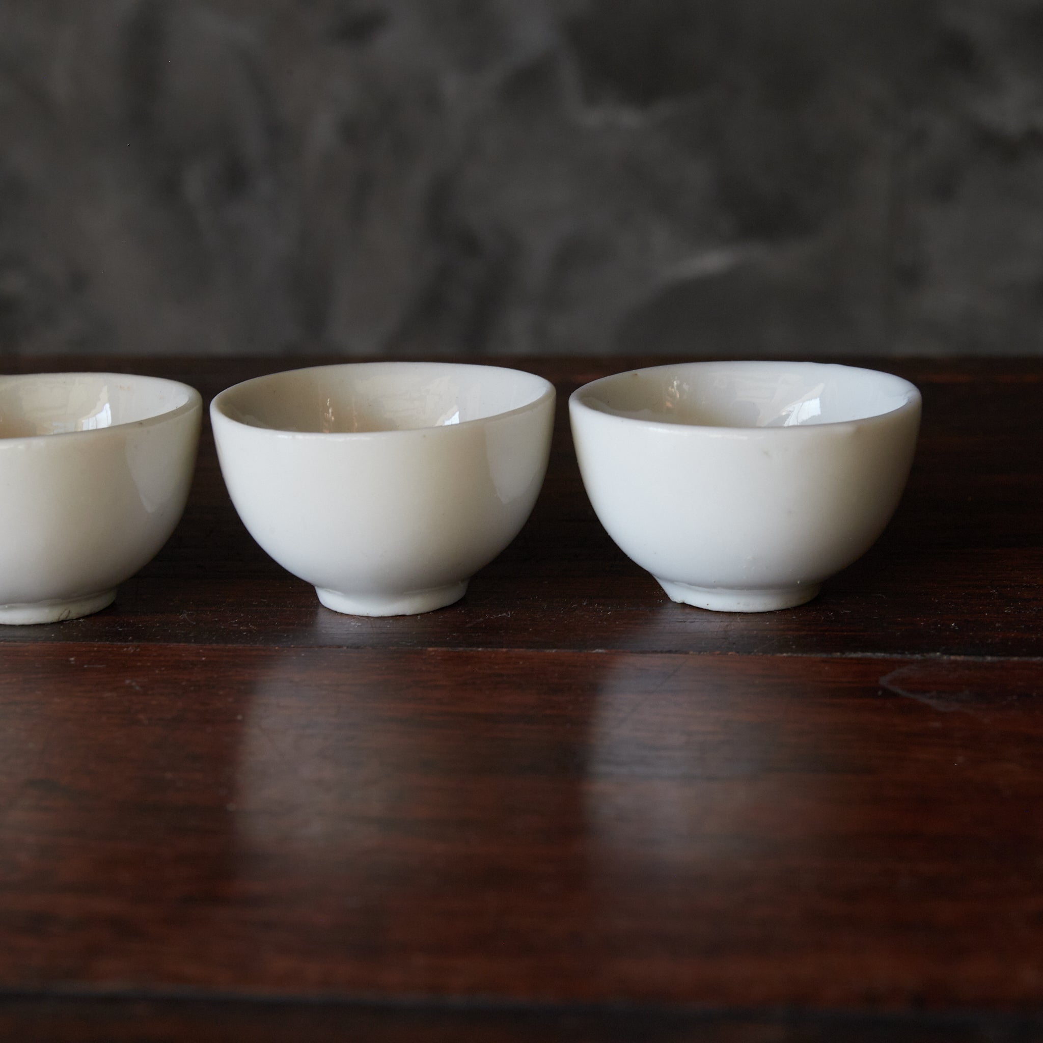 TAZA PARA GYOKURO, Porcelana blanca, juego de 5, Dinastía Qing(1616–1911 d. C.)