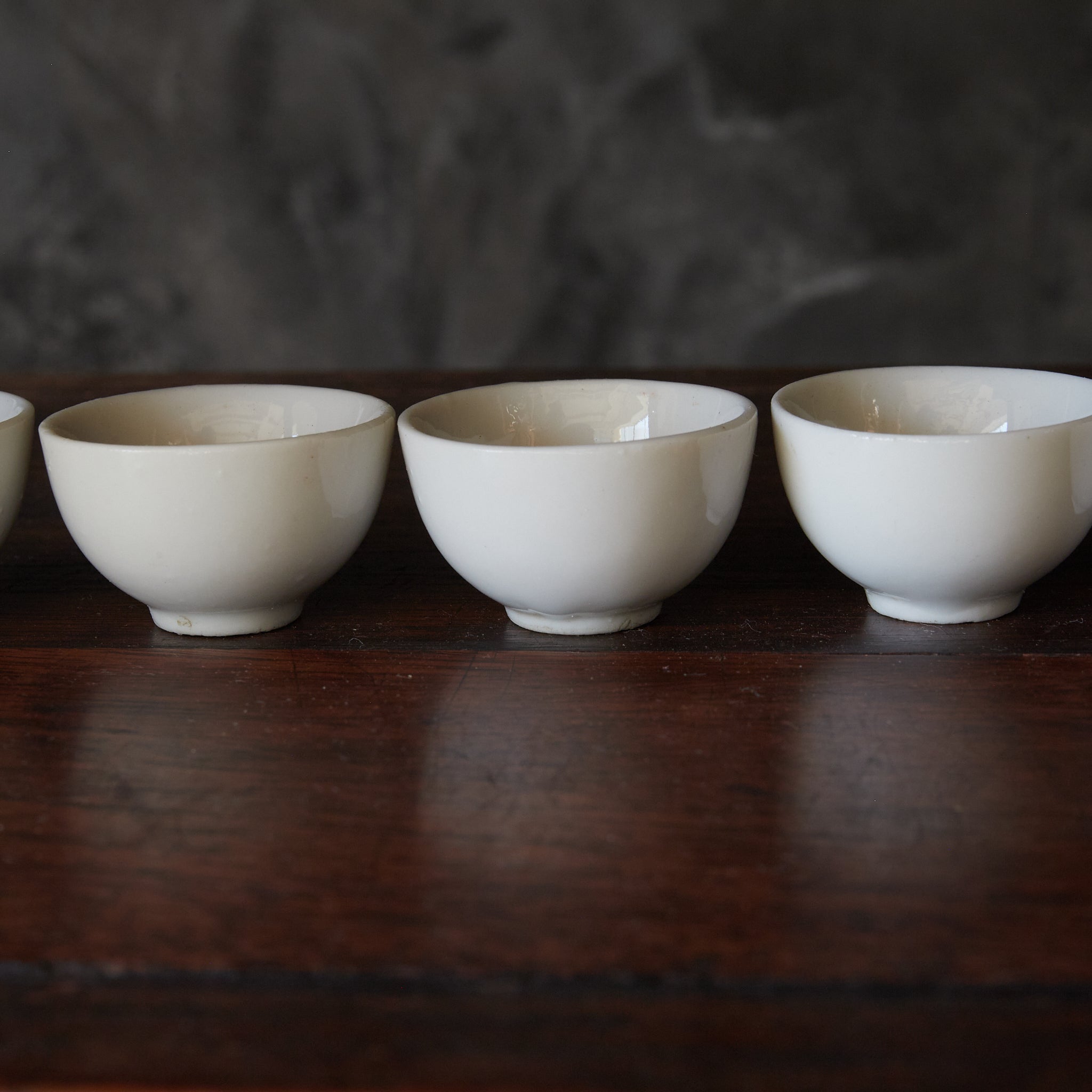 TAZA PARA GYOKURO, Porcelana blanca, juego de 5, Dinastía Qing(1616–1911 d. C.)