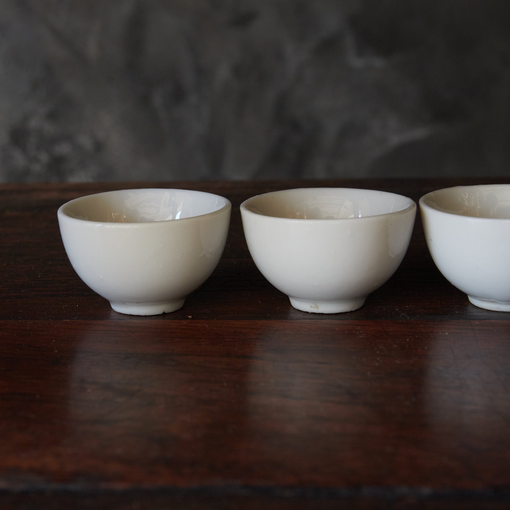 TAZA PARA GYOKURO, Porcelana blanca, juego de 5, Dinastía Qing(1616–1911 d. C.)