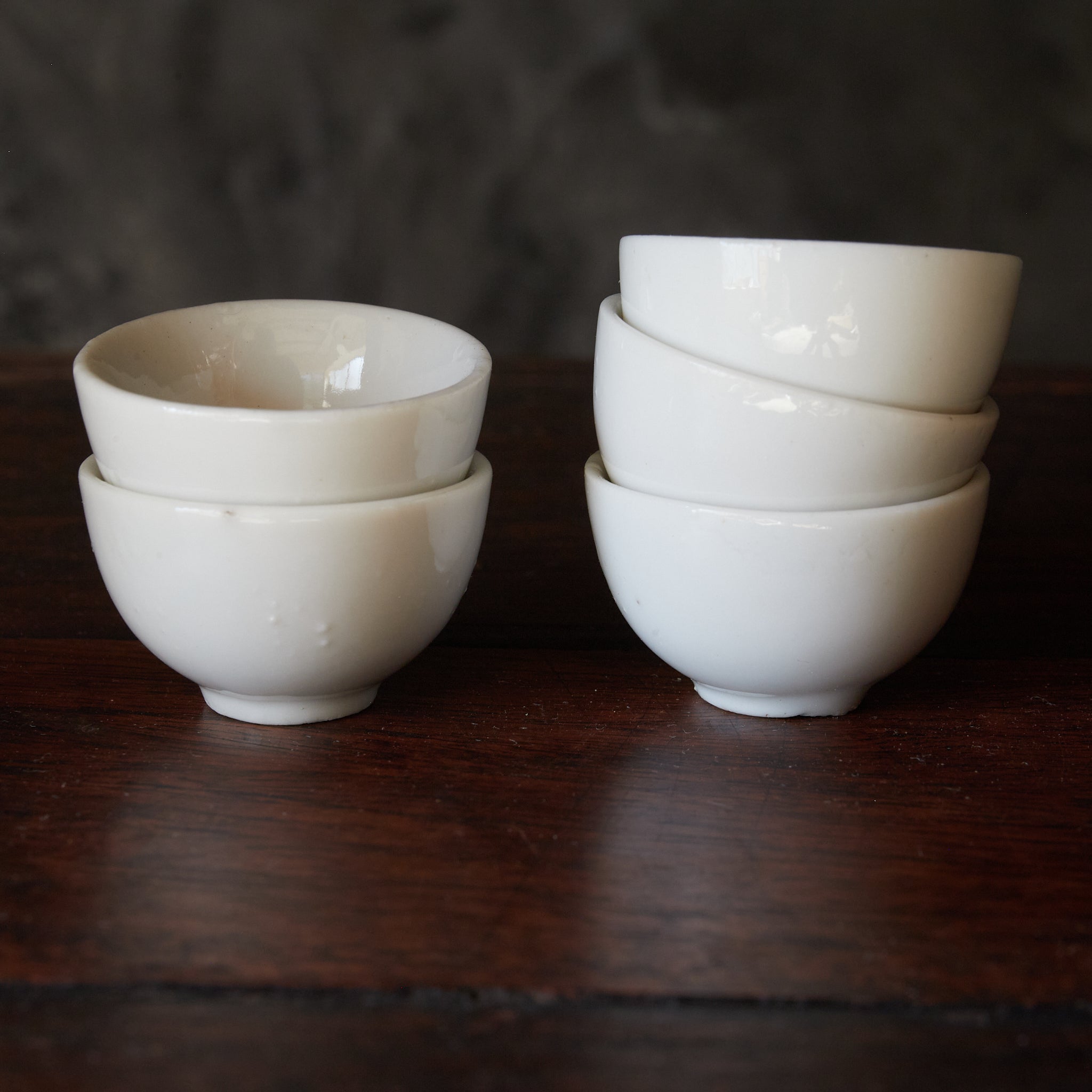 TAZA PARA GYOKURO, Porcelana blanca, juego de 5, Dinastía Qing(1616–1911 d. C.)