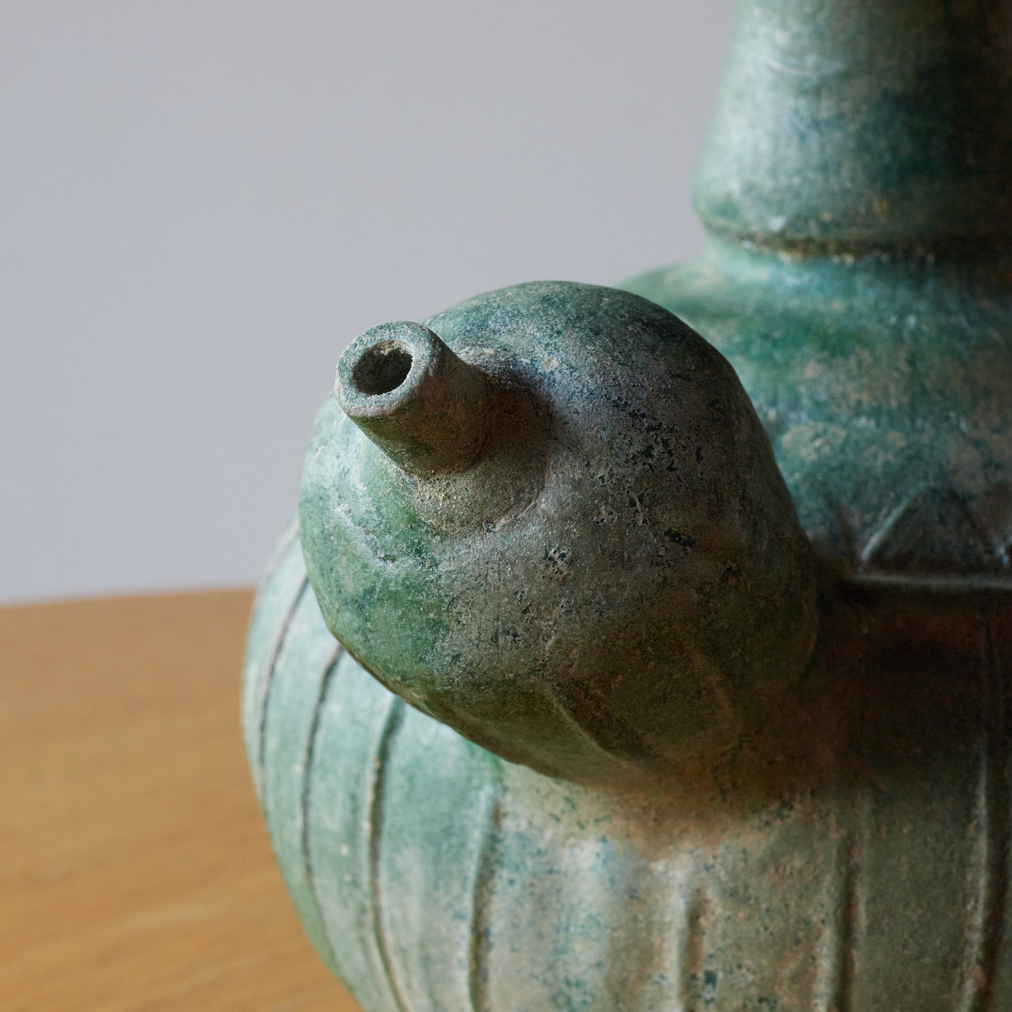 KENDI-KRUG, Grün glasiert, mit holzkiste, Ming-Dynastie(1368–1644 n. Chr.)