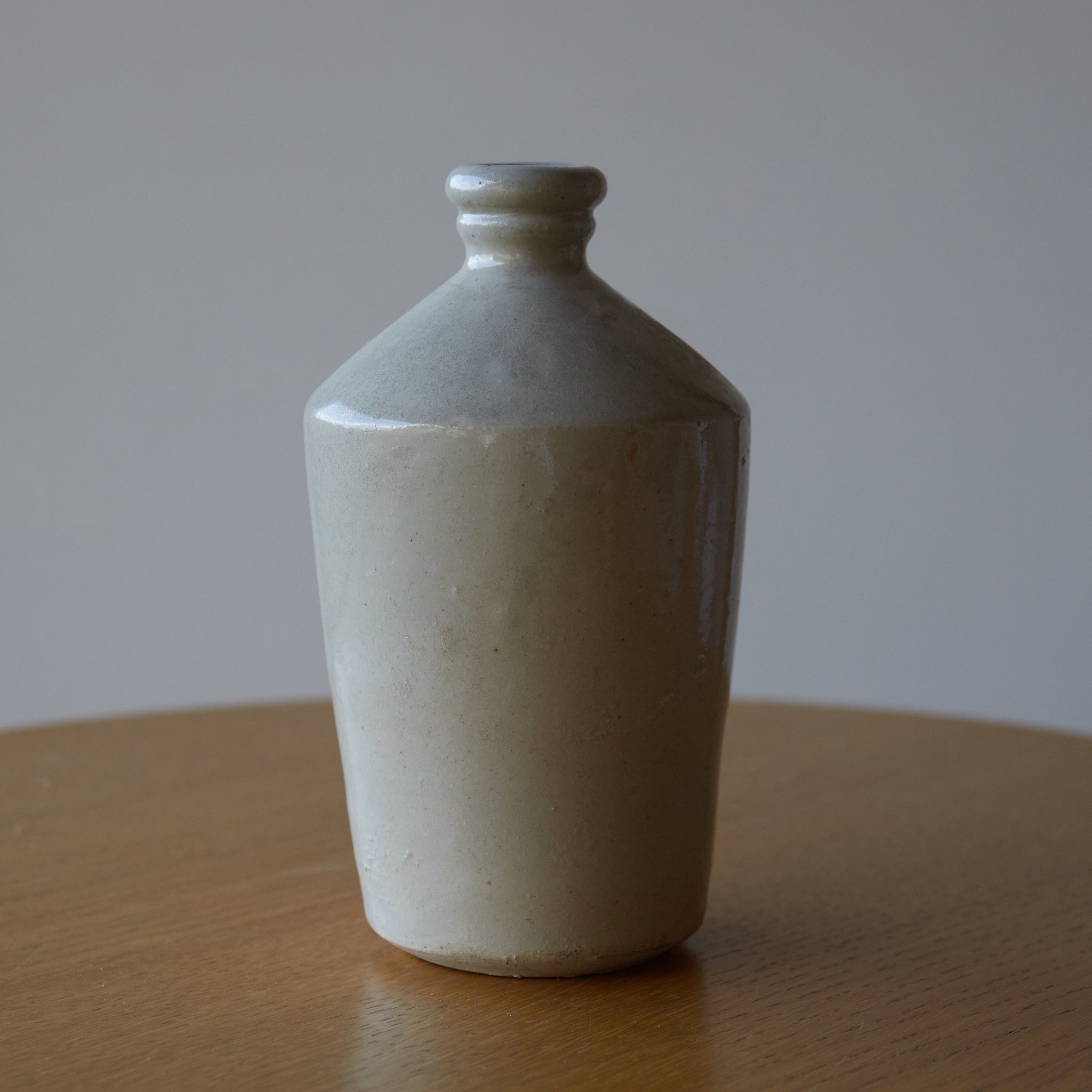 BOUTEILLE COMPRA, Bleue sous couverte avec motif japansoya, Période Edo(1603–1867 apr. J.-C.)