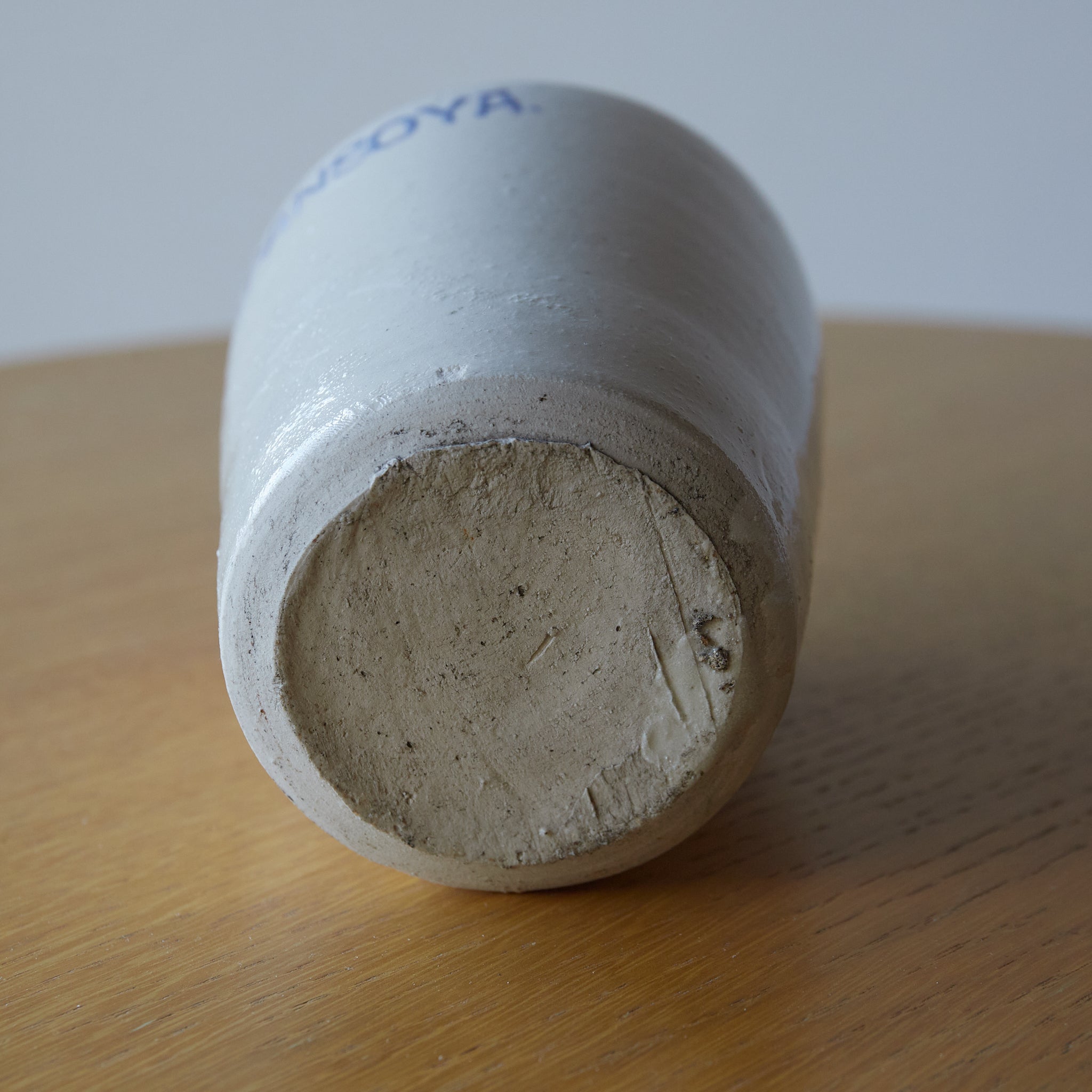 BOUTEILLE COMPRA, Bleue sous couverte avec motif japansoya, Période Edo(1603–1867 apr. J.-C.)