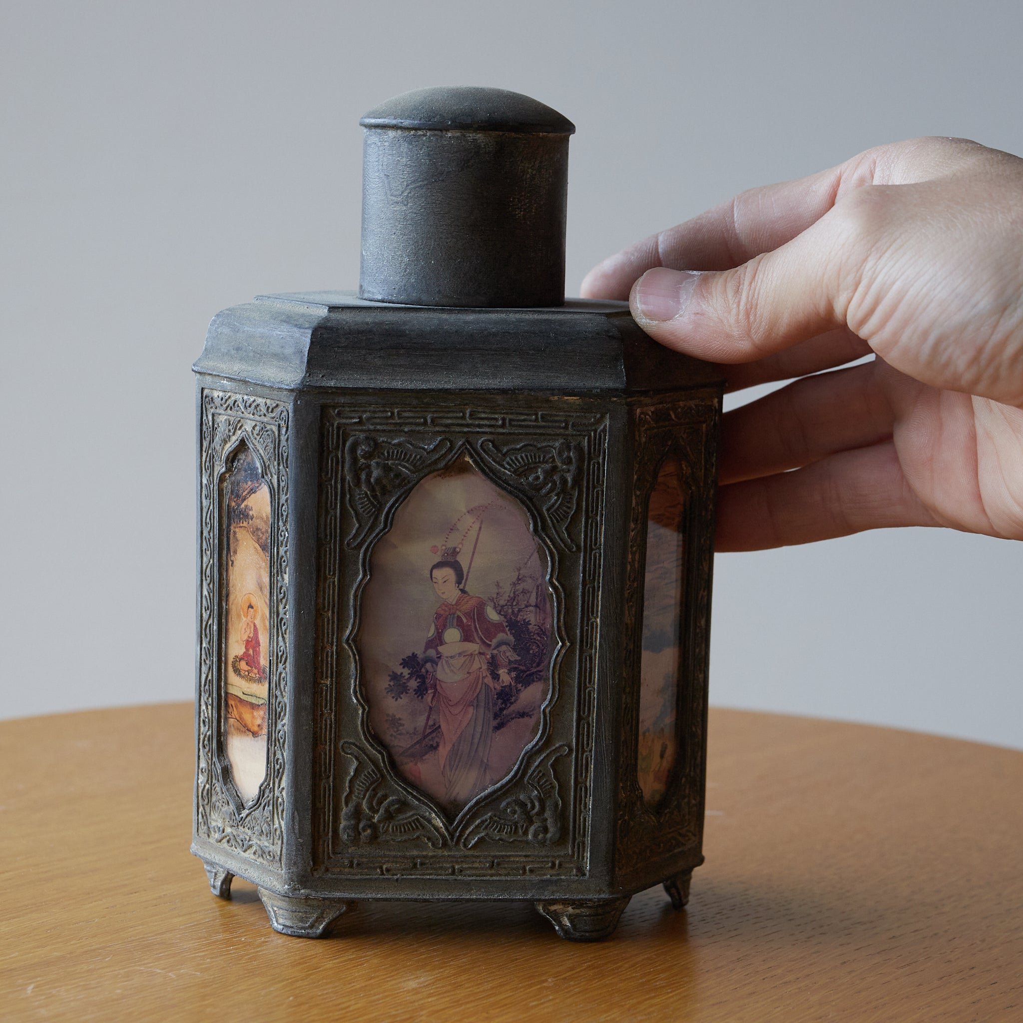 TARRO PARA TÉ DE ESTAÑO VIEJO, Dinastía Qing(1616–1911 d. C.)