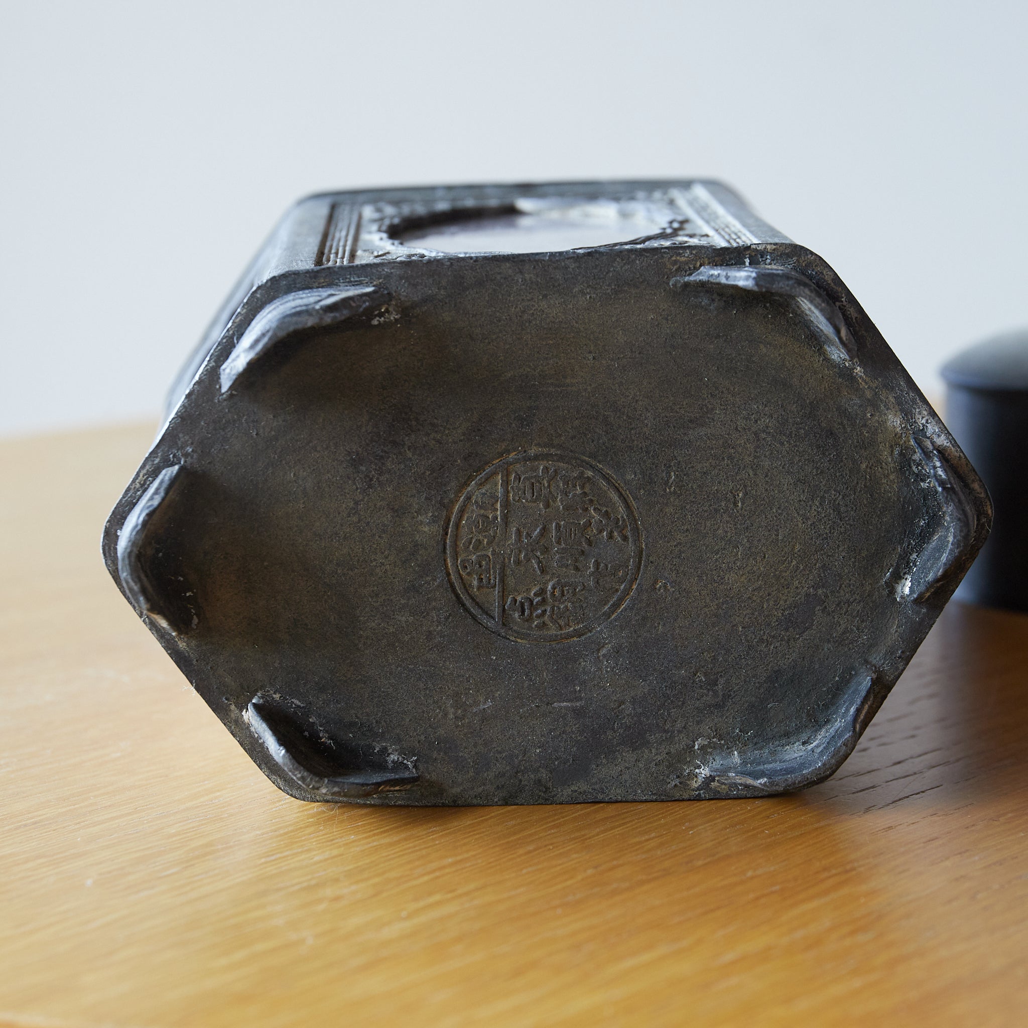 TARRO PARA TÉ DE ESTAÑO VIEJO, Dinastía Qing(1616–1911 d. C.)