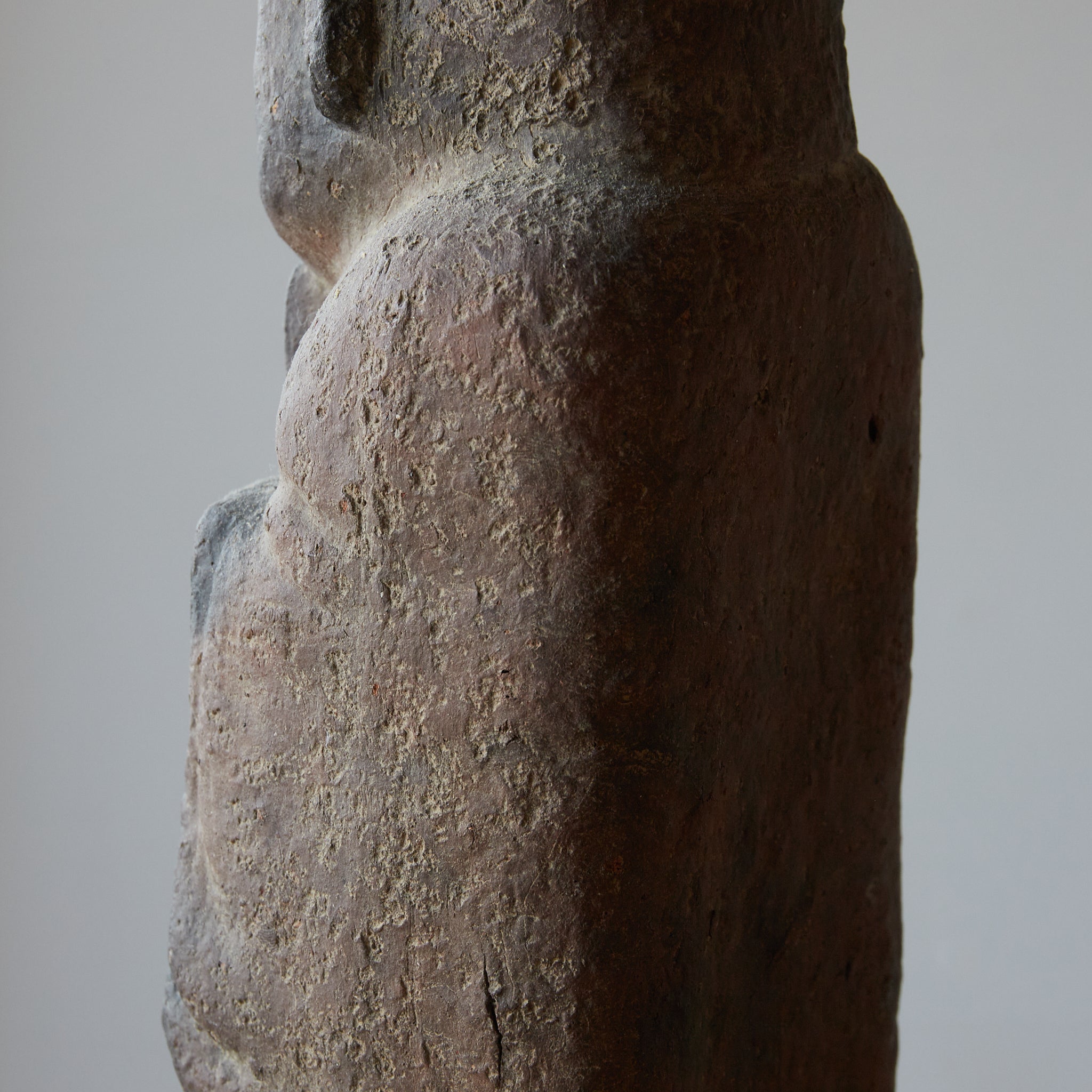 STATUE OF A LITERATUS, Sue-type Earthenware