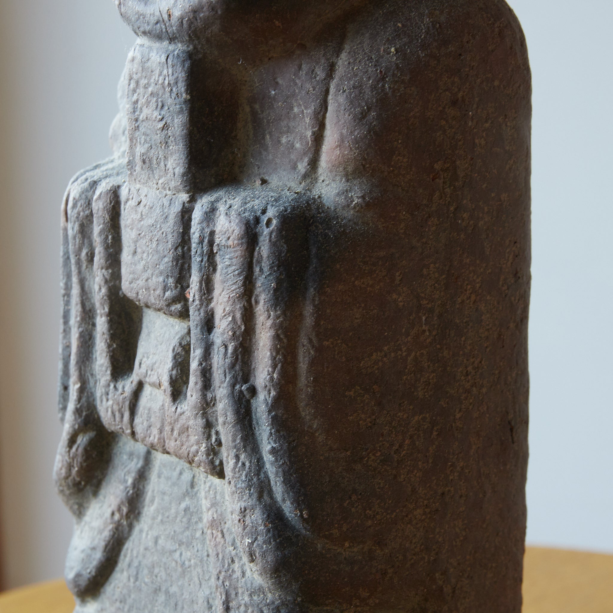 STATUE OF A LITERATUS, Sue-type Earthenware