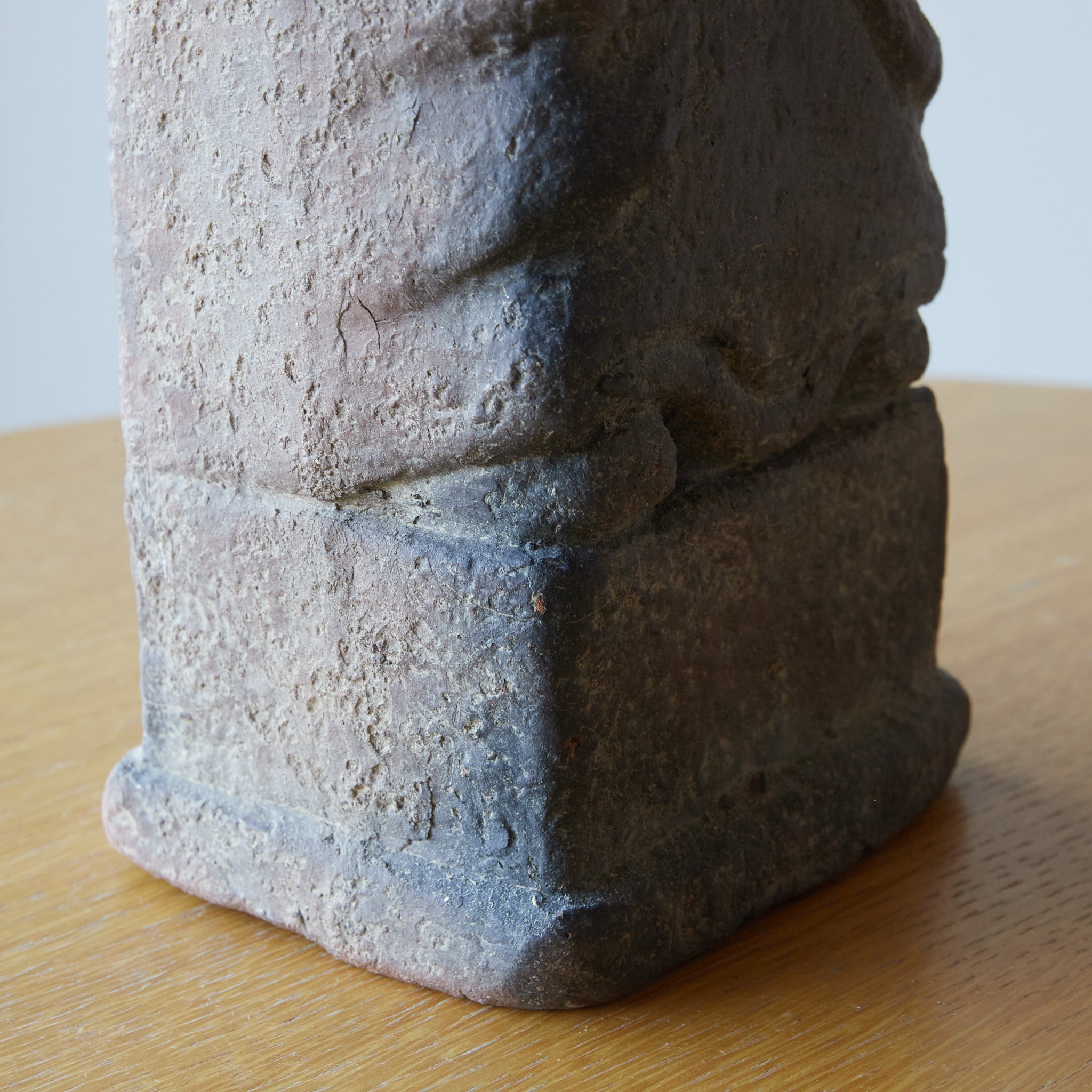 STATUE OF A LITERATUS, Sue-type Earthenware