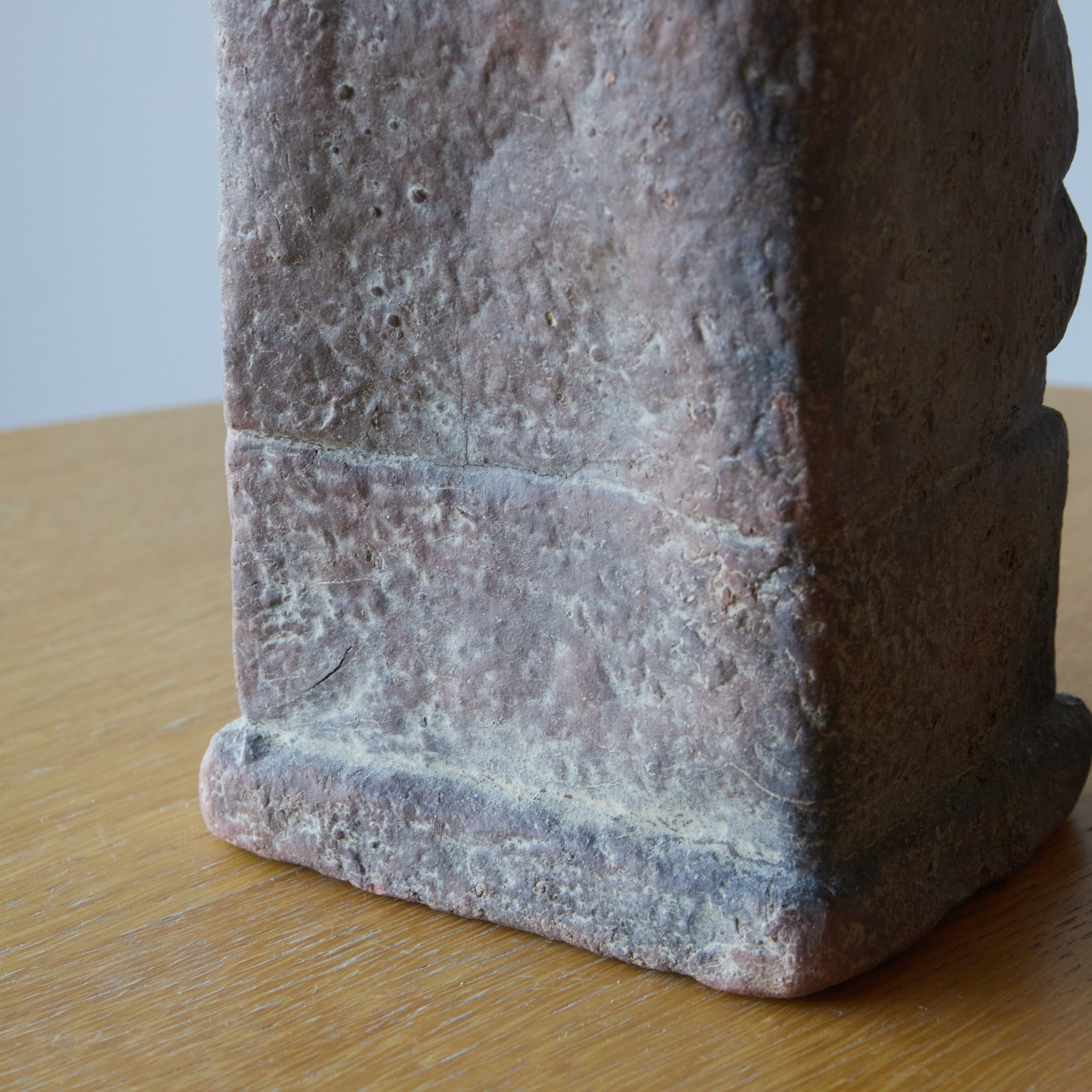 STATUE OF A LITERATUS, Sue-type Earthenware